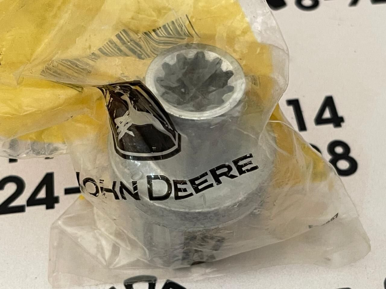 R126640 Шлицевое соединение John Deere - Запчасти для Тракторов: фото 1 R126640 Шлицевое соединение John Deere - Запчасти для Тракторов: фото 1