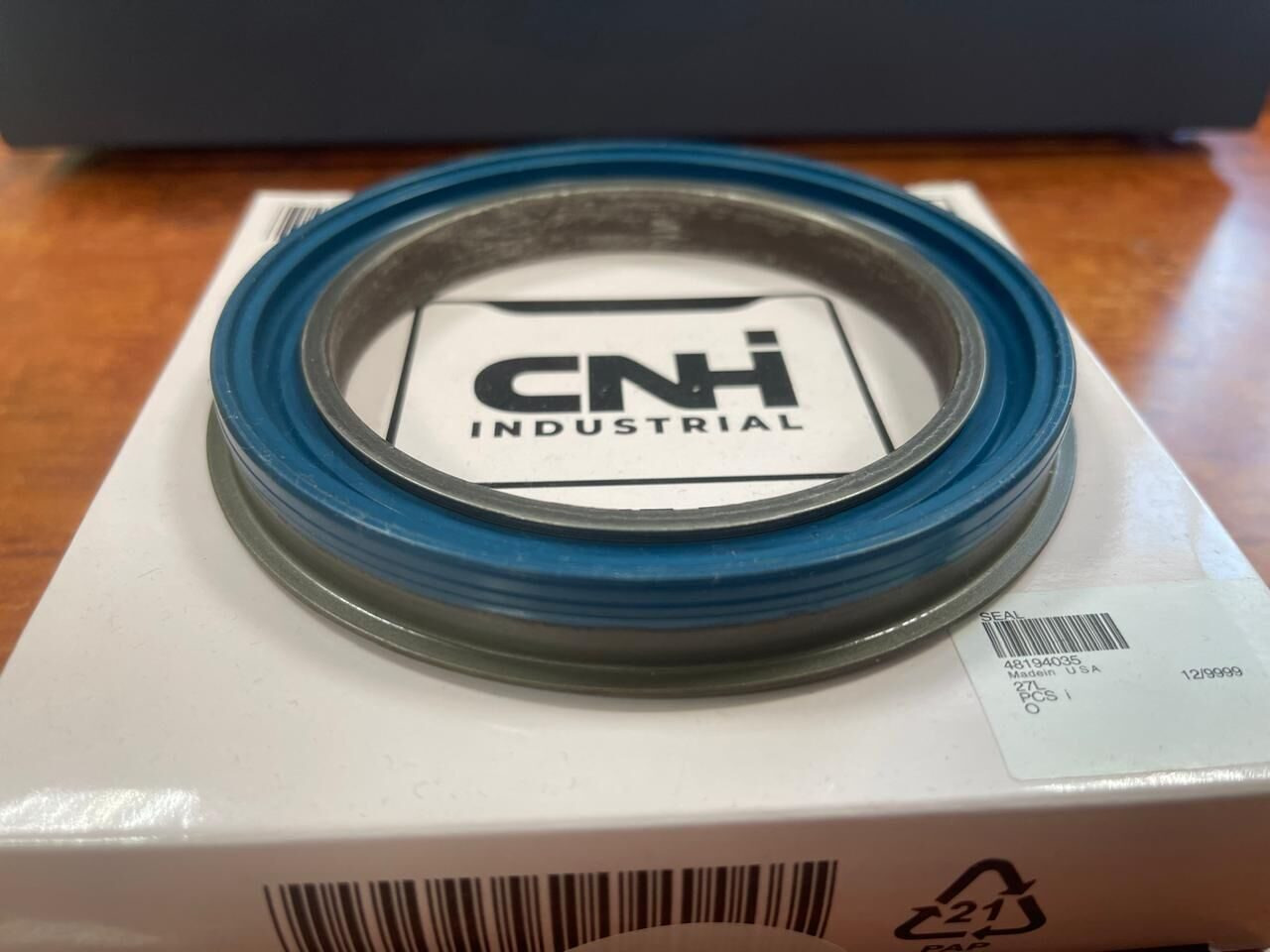 Сальник опорного катка 84*113.85*29 кассетное уплотнение (87437009 / 48194035) - Запчасти для Тракторов: фото 1 Сальник опорного катка 84*113.85*29 кассетное уплотнение (87437009 / 48194035) - Запчасти для Тракторов: фото 1