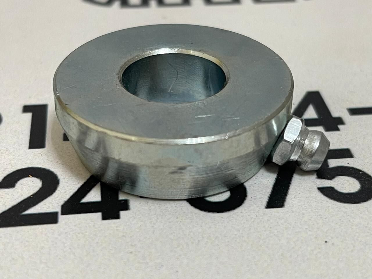 Шайба со смазочным штуцером AH204016 John Deere - Запчасти для Посевной техники: фото 1 Шайба со смазочным штуцером AH204016 John Deere - Запчасти для Посевной техники: фото 1