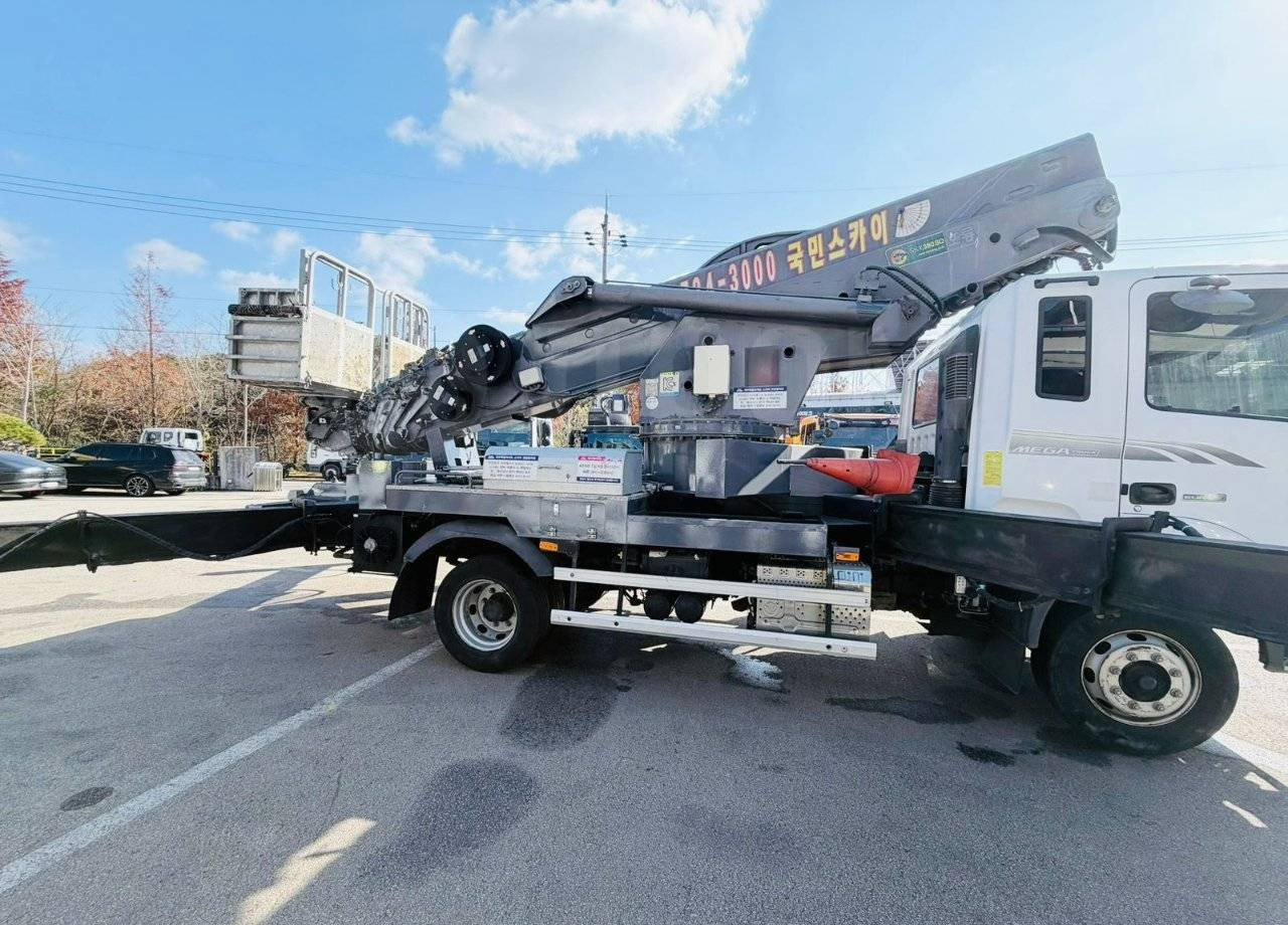 Автовышка Автовышку Horyong SKY 380 SQ продаю. В наличии: фото 19