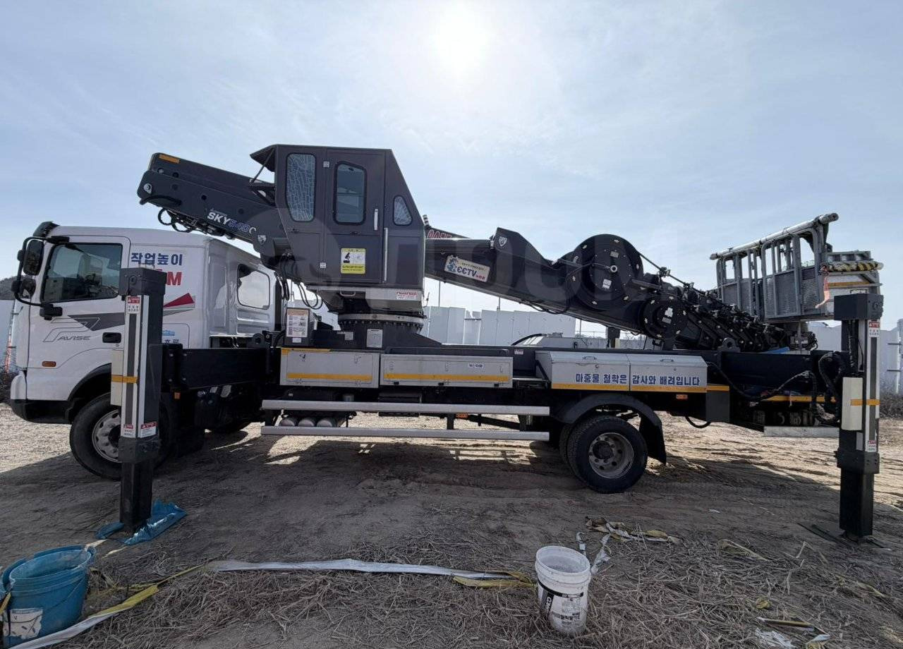 Автовышку Horyong SKY 540 Q продаю. - Автовышка: фото 1 Автовышку Horyong SKY 540 Q продаю. - Автовышка: фото 1