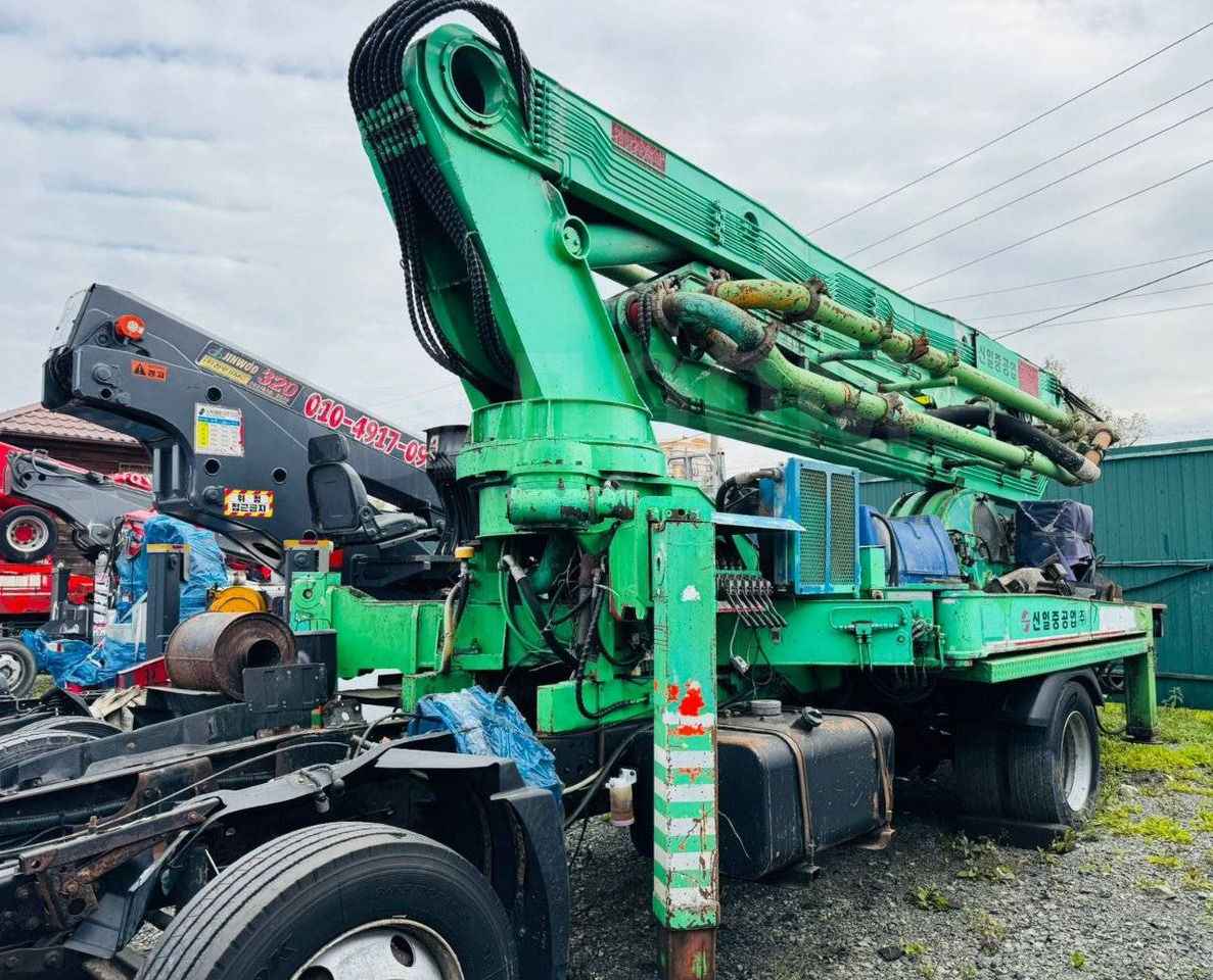 Бетонораспределительная установка SiNiL - 260 продаю. - Автобетононасос: фото 1 Бетонораспределительная установка SiNiL - 260 продаю. - Автобетононасос: фото 1