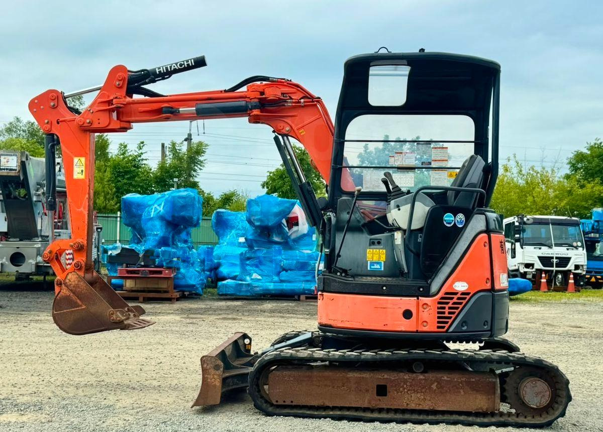 Hitachi ZAXIS30 - Мини-экскаватор: фото 1 Hitachi ZAXIS30 - Мини-экскаватор: фото 1