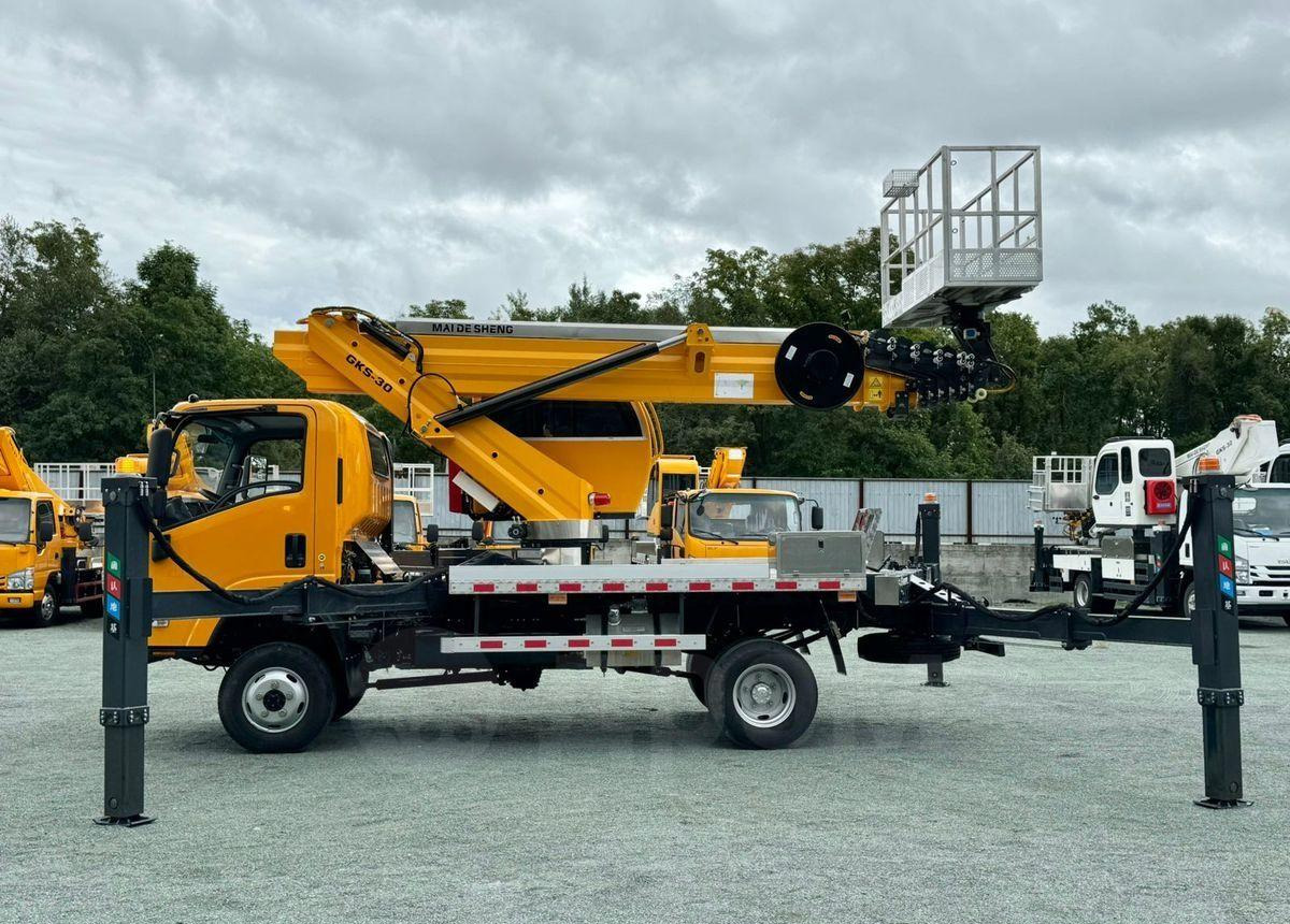 Isuzu Elf - Автовышка: фото 2 Isuzu Elf - Автовышка: фото 2