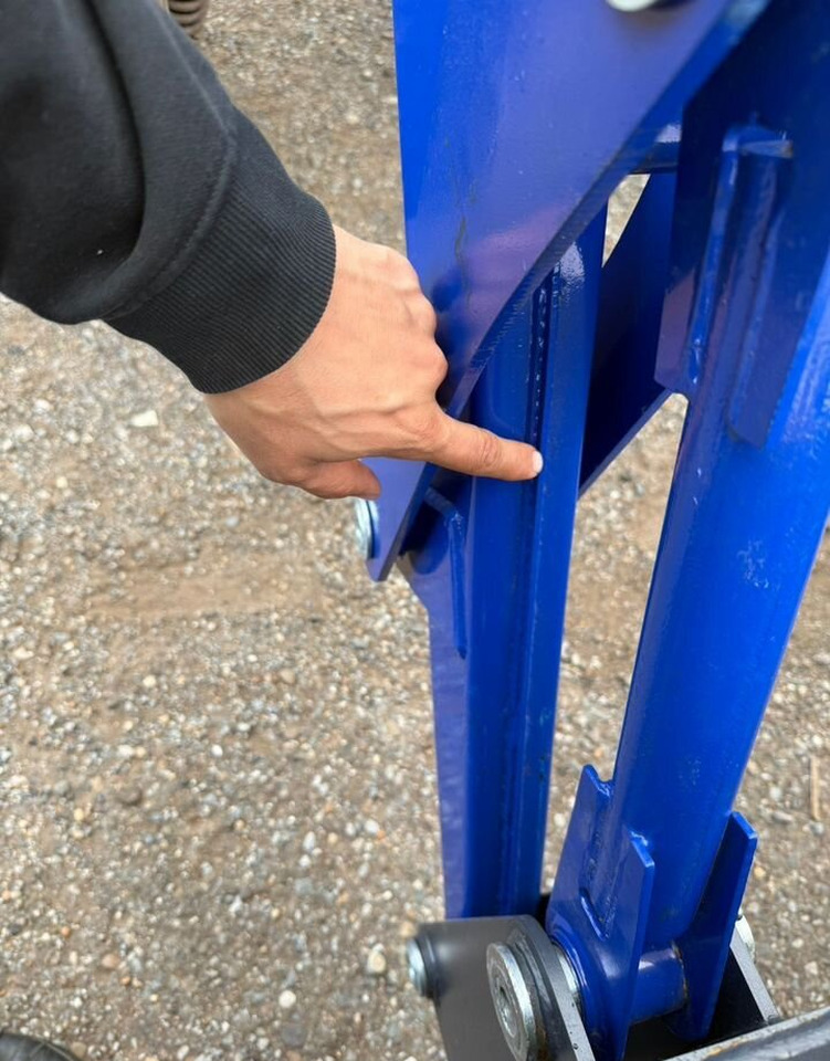 Агромаш-комплект ПКУ-0.8 - Фронтальный погрузчик для трактора: фото 5 Агромаш-комплект ПКУ-0.8 - Фронтальный погрузчик для трактора: фото 5