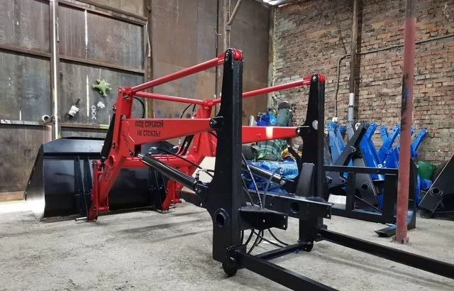 Агромаш-комплект ПКУ-0.9 - Фронтальный погрузчик для трактора: фото 3 Агромаш-комплект ПКУ-0.9 - Фронтальный погрузчик для трактора: фото 3