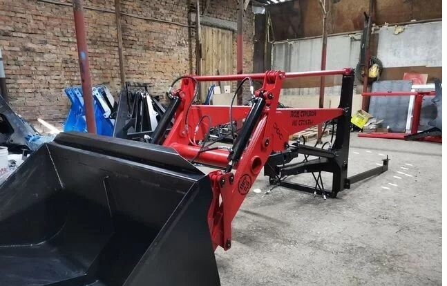 Агромаш-комплект ПКУ-0.9 - Фронтальный погрузчик для трактора: фото 1 Агромаш-комплект ПКУ-0.9 - Фронтальный погрузчик для трактора: фото 1