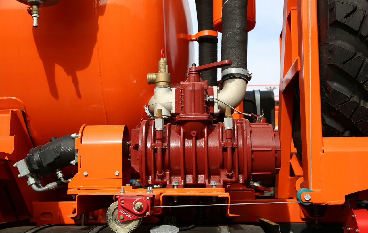 Новый Ассенизатор, илосос КАМАЗ 43118: фото 6