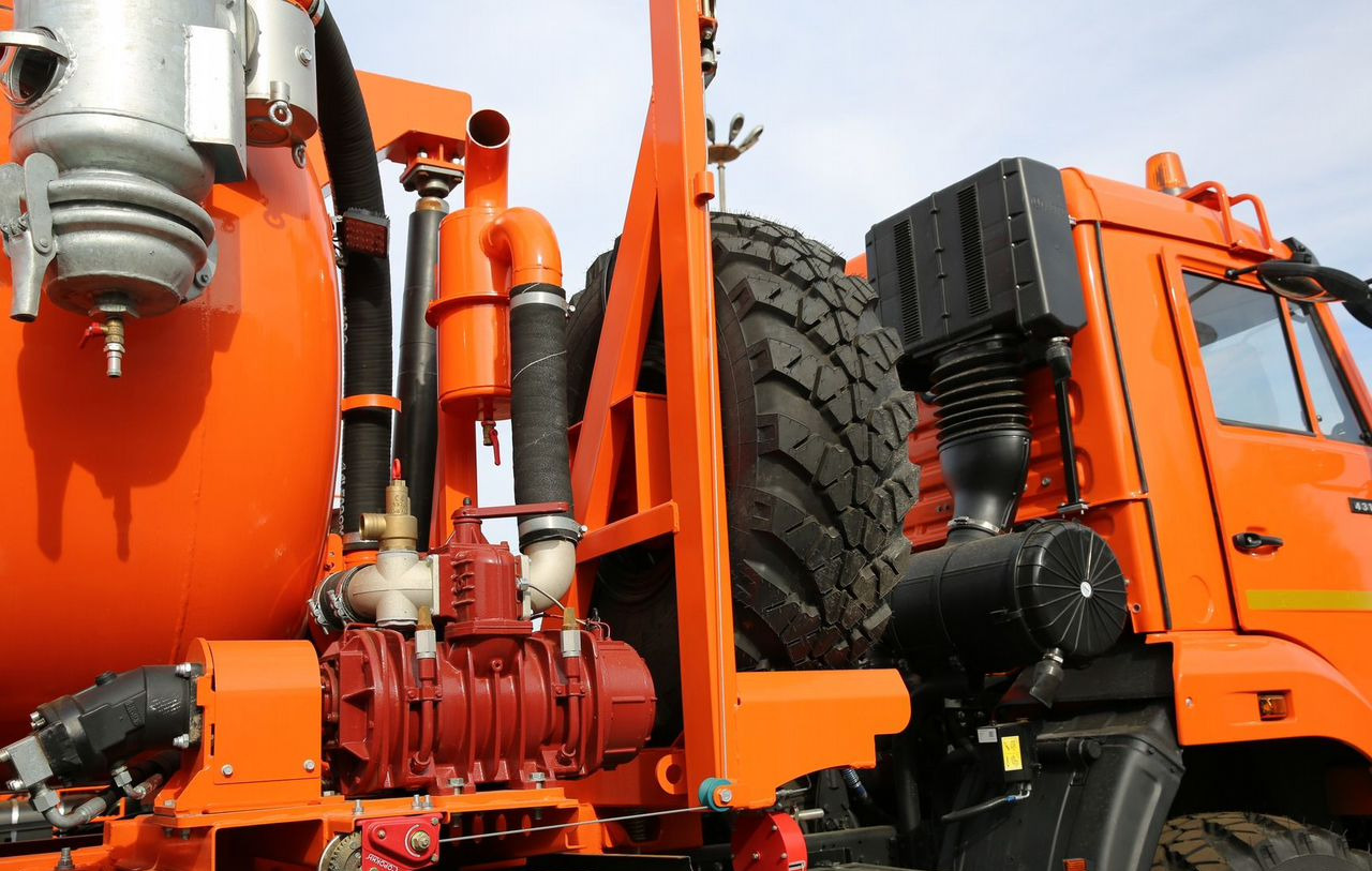 КАМАЗ 43118 - Ассенизатор, илосос: фото 4 КАМАЗ 43118 - Ассенизатор, илосос: фото 4