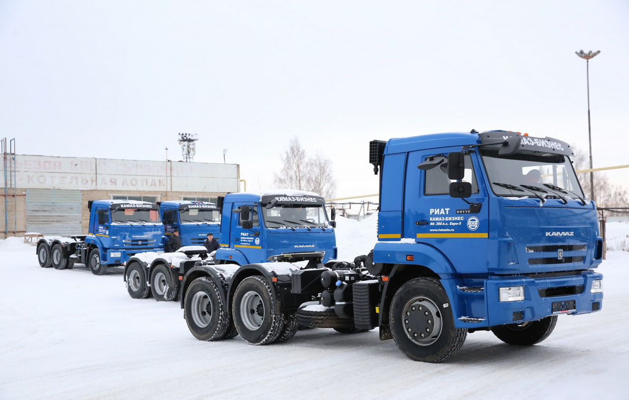 РИАТ 651103 - Тягач: фото 3 РИАТ 651103 - Тягач: фото 3