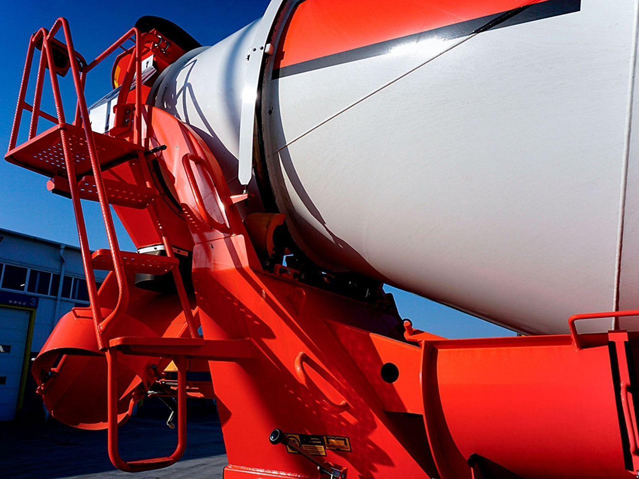 АВТОБЕТОНОСМЕСИТЕЛЬ SITRAK 6x4 10 куб.м - Автобетоносмеситель: фото 4 АВТОБЕТОНОСМЕСИТЕЛЬ SITRAK 6x4 10 куб.м - Автобетоносмеситель: фото 4