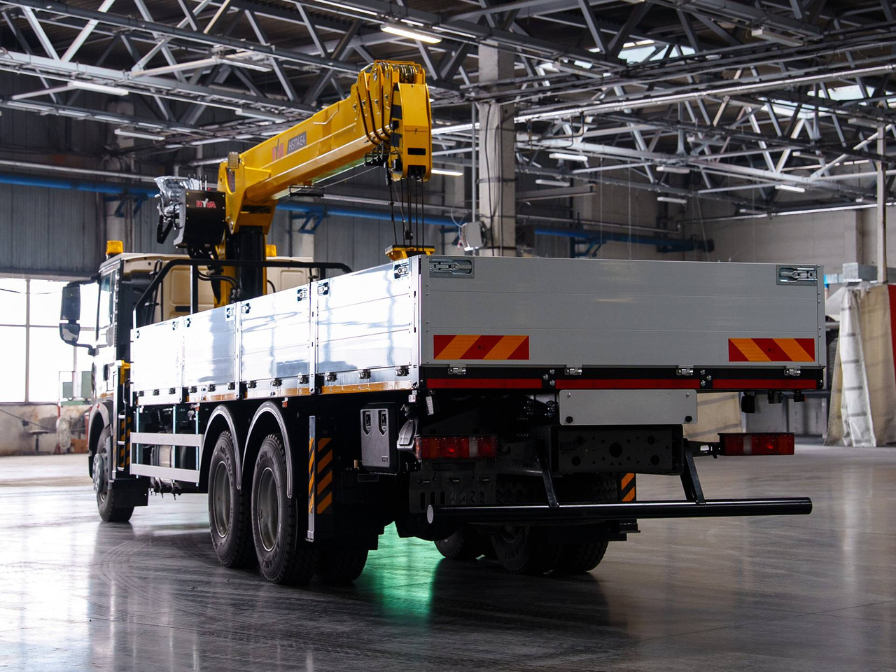 Автомобиль специальный грузовой Атлас Трейлер 6x4 c КМУ HYVA 14 тонн - Автоманипулятор: фото 3 Автомобиль специальный грузовой Атлас Трейлер 6x4 c КМУ HYVA 14 тонн - Автоманипулятор: фото 3