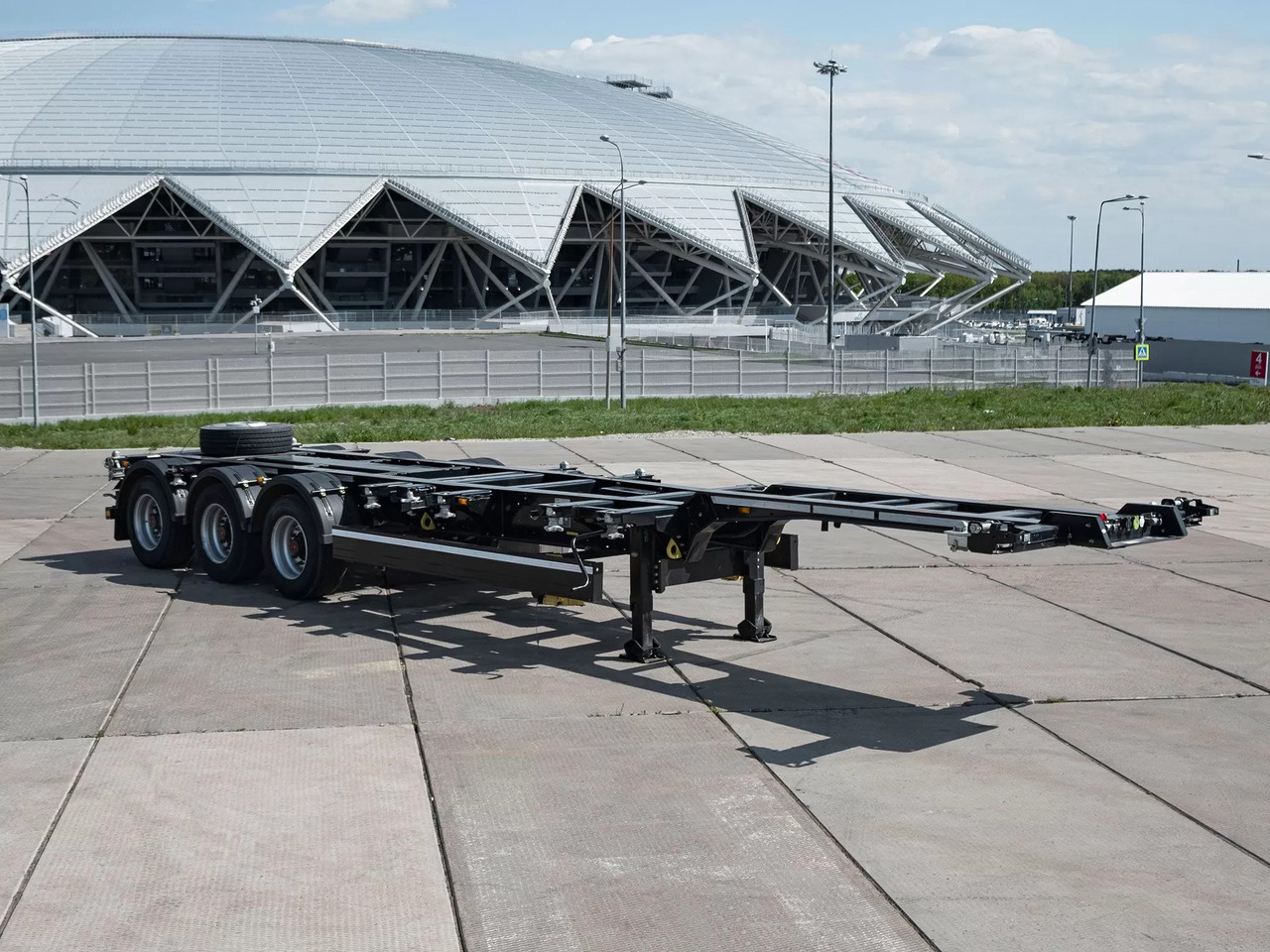 Контейнеровоз универсал - Другая техника: фото 1 Контейнеровоз универсал - Другая техника: фото 1