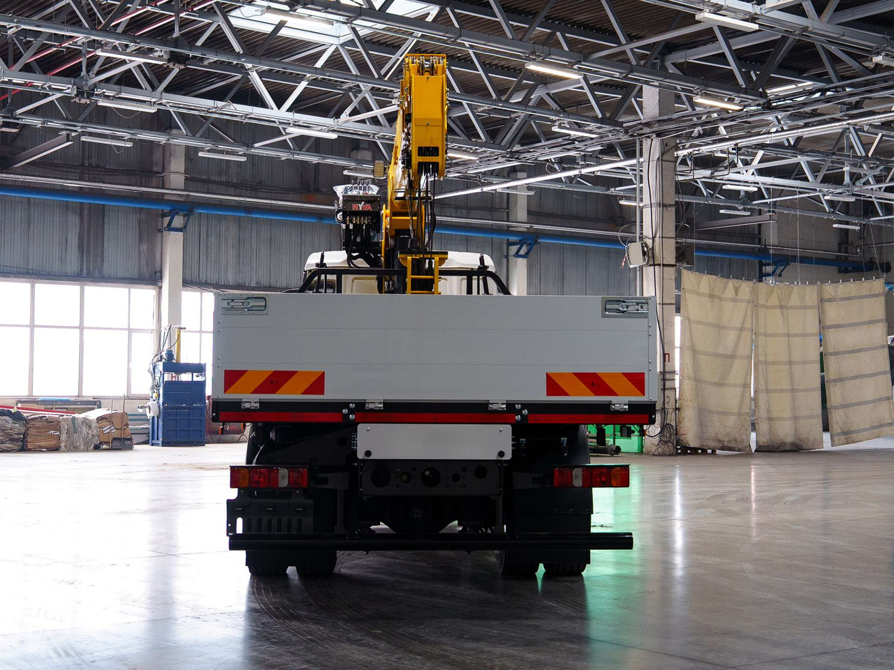 HOWO Автомобиль специальный грузовой Атлас Трейлер 4x2 c КМУ HYVA 8 тонн - Автоманипулятор: фото 4 HOWO Автомобиль специальный грузовой Атлас Трейлер 4x2 c КМУ HYVA 8 тонн - Автоманипулятор: фото 4