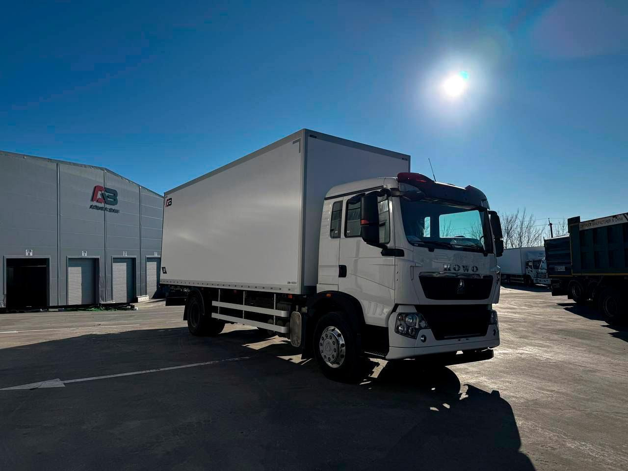 HOWO Изотермический фургон Альфаван на шасси HOWO T5G 4x2 АКПП 8400 - Изотермический грузовик: фото 5 HOWO Изотермический фургон Альфаван на шасси HOWO T5G 4x2 АКПП 8400 - Изотермический грузовик: фото 5