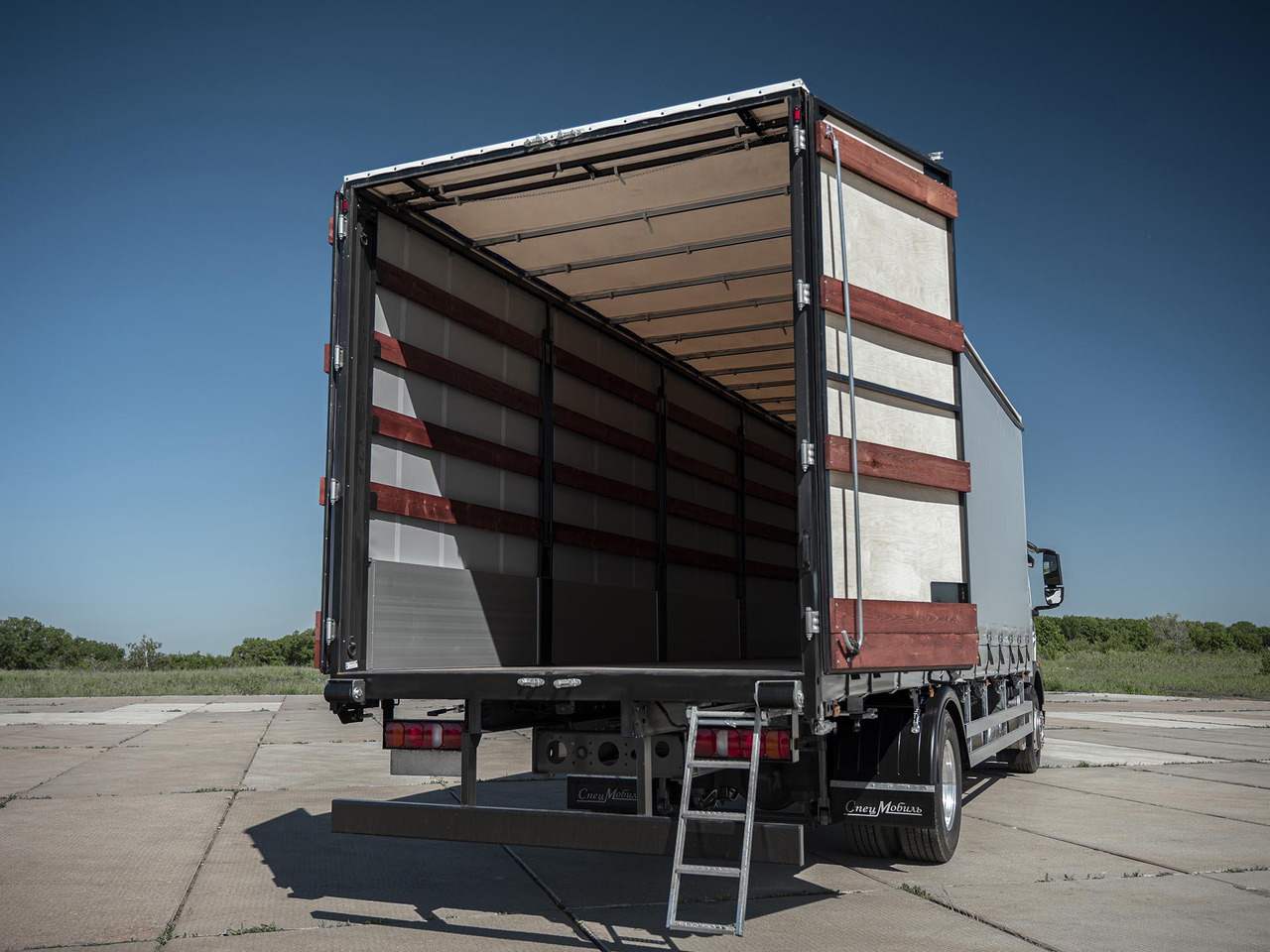 Новый Тентованный грузовик HOWO Шторный фургон Спецмобиль на шасси HOWO T5G 4x2: фото 6