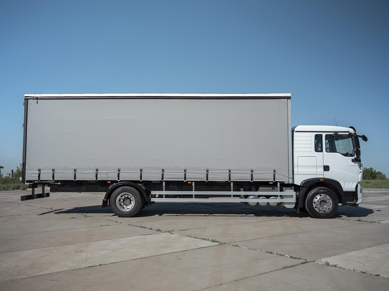 Новый Тентованный грузовик HOWO Шторный фургон Спецмобиль на шасси HOWO T5G 4x2: фото 8