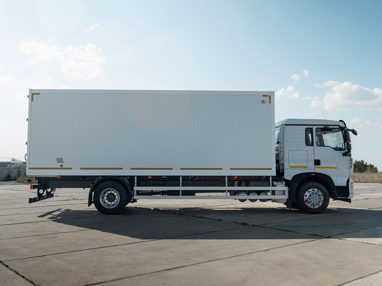 Изотермический грузовик Изотермический фургон АМЗ на шасси HOWO T5G 4x2: фото 6