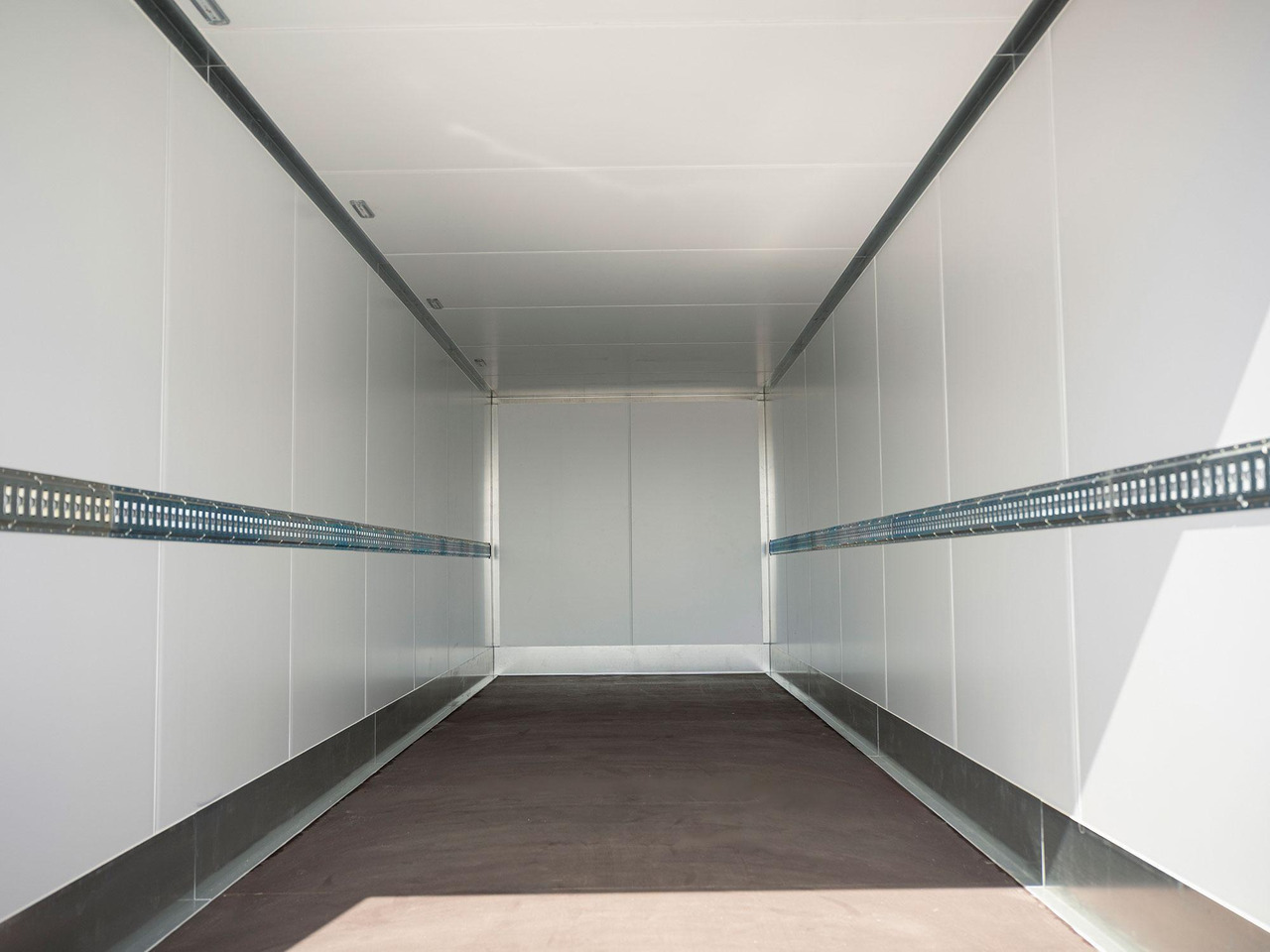 Изотермический грузовик Изотермический фургон АМЗ на шасси SITRAK С7H 6x2: фото 9 Изотермический грузовик Изотермический фургон АМЗ на шасси SITRAK С7H 6x2: фото 9