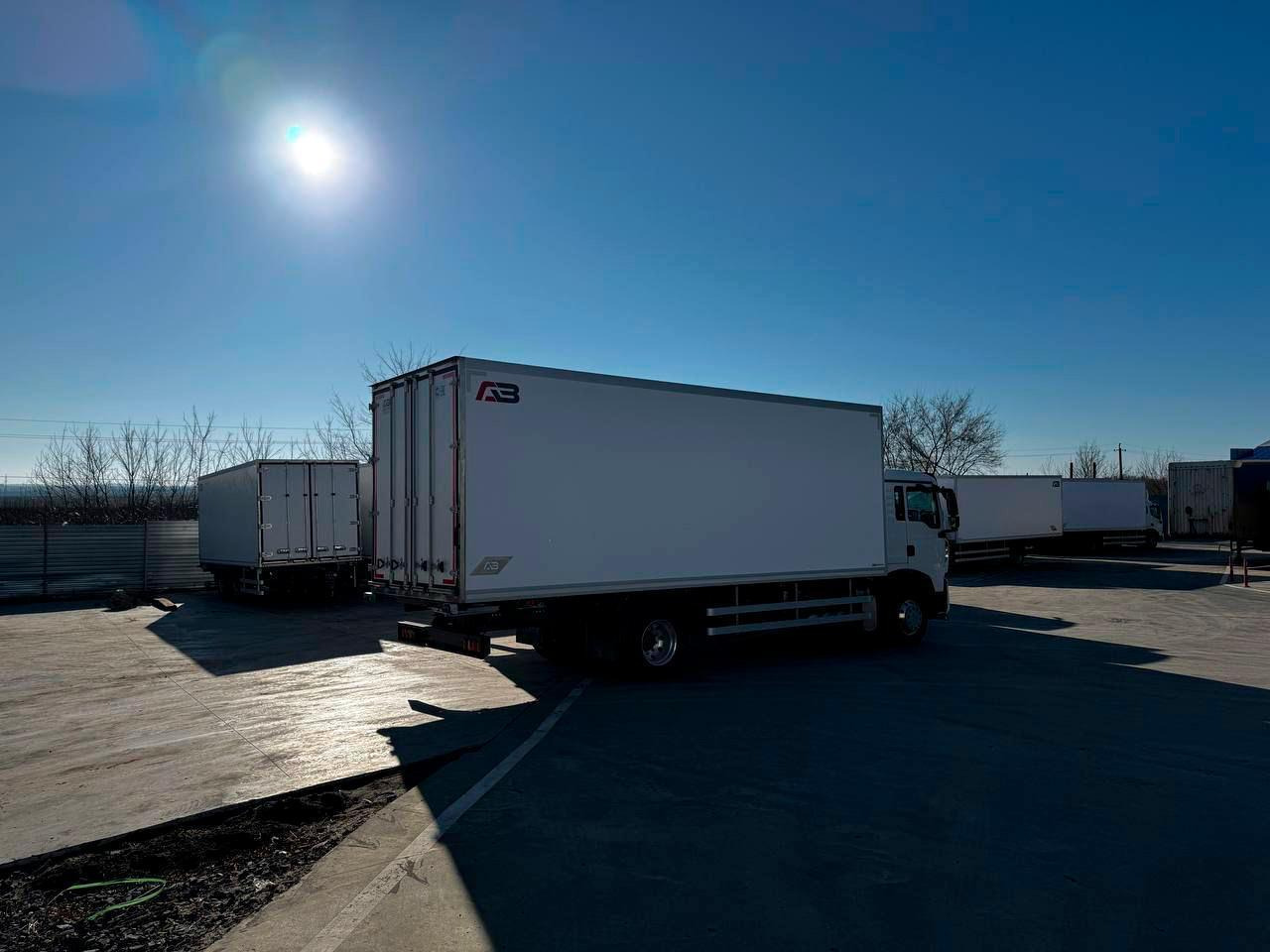 Изотермический фургон Альфаван на шасси HOWO T5G 4x2 АКПП 7600 - Изотермический грузовик: фото 2 Изотермический фургон Альфаван на шасси HOWO T5G 4x2 АКПП 7600 - Изотермический грузовик: фото 2