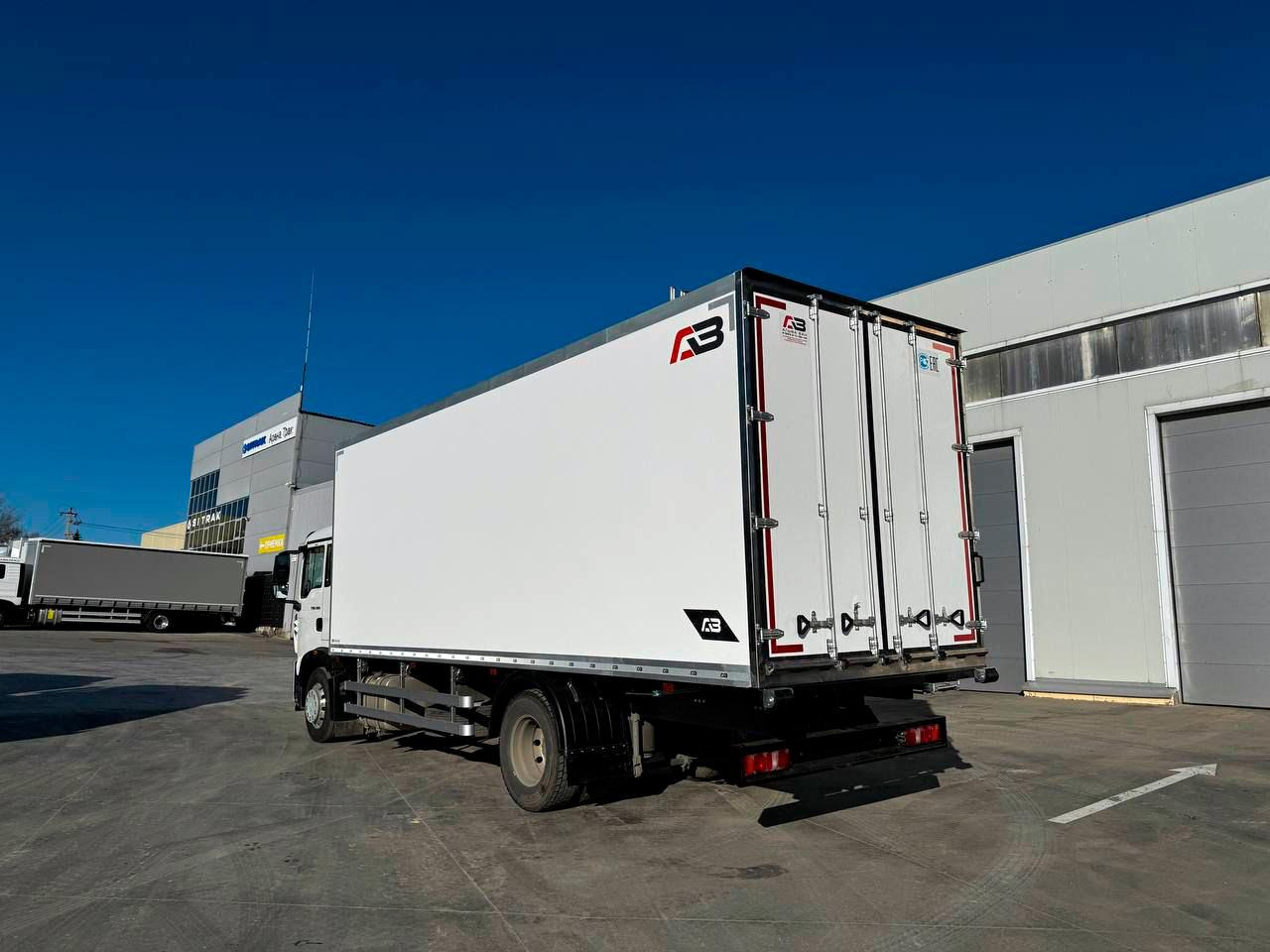 Изотермический фургон Альфаван на шасси HOWO T5G 4x2 МКПП 8400 - Изотермический грузовик: фото 5 Изотермический фургон Альфаван на шасси HOWO T5G 4x2 МКПП 8400 - Изотермический грузовик: фото 5