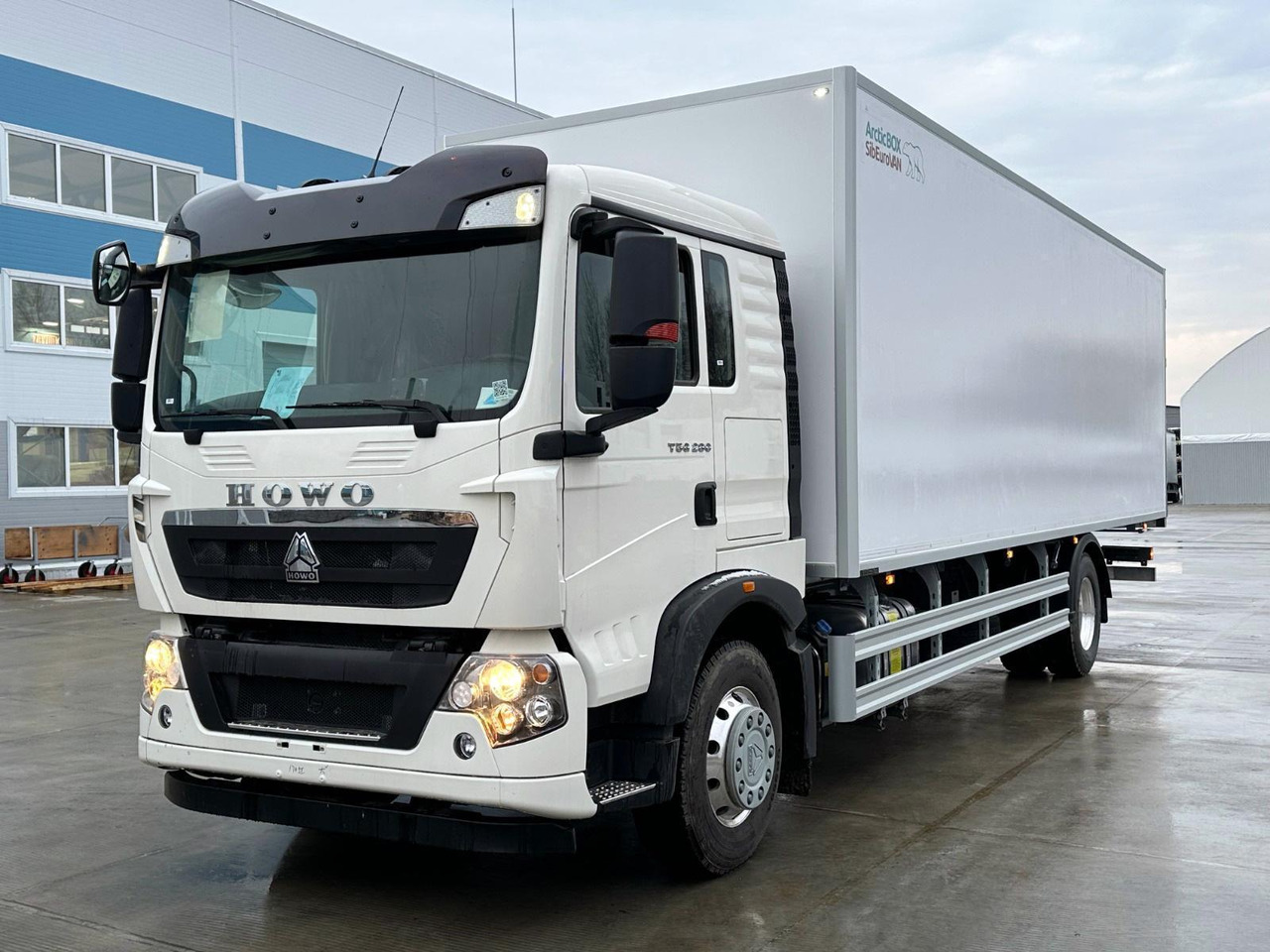 Изотермический фургон СибЕвроВэн на шасси HOWO T5G 4x2 МКПП 7600 - Изотермический грузовик: фото 1 Изотермический фургон СибЕвроВэн на шасси HOWO T5G 4x2 МКПП 7600 - Изотермический грузовик: фото 1