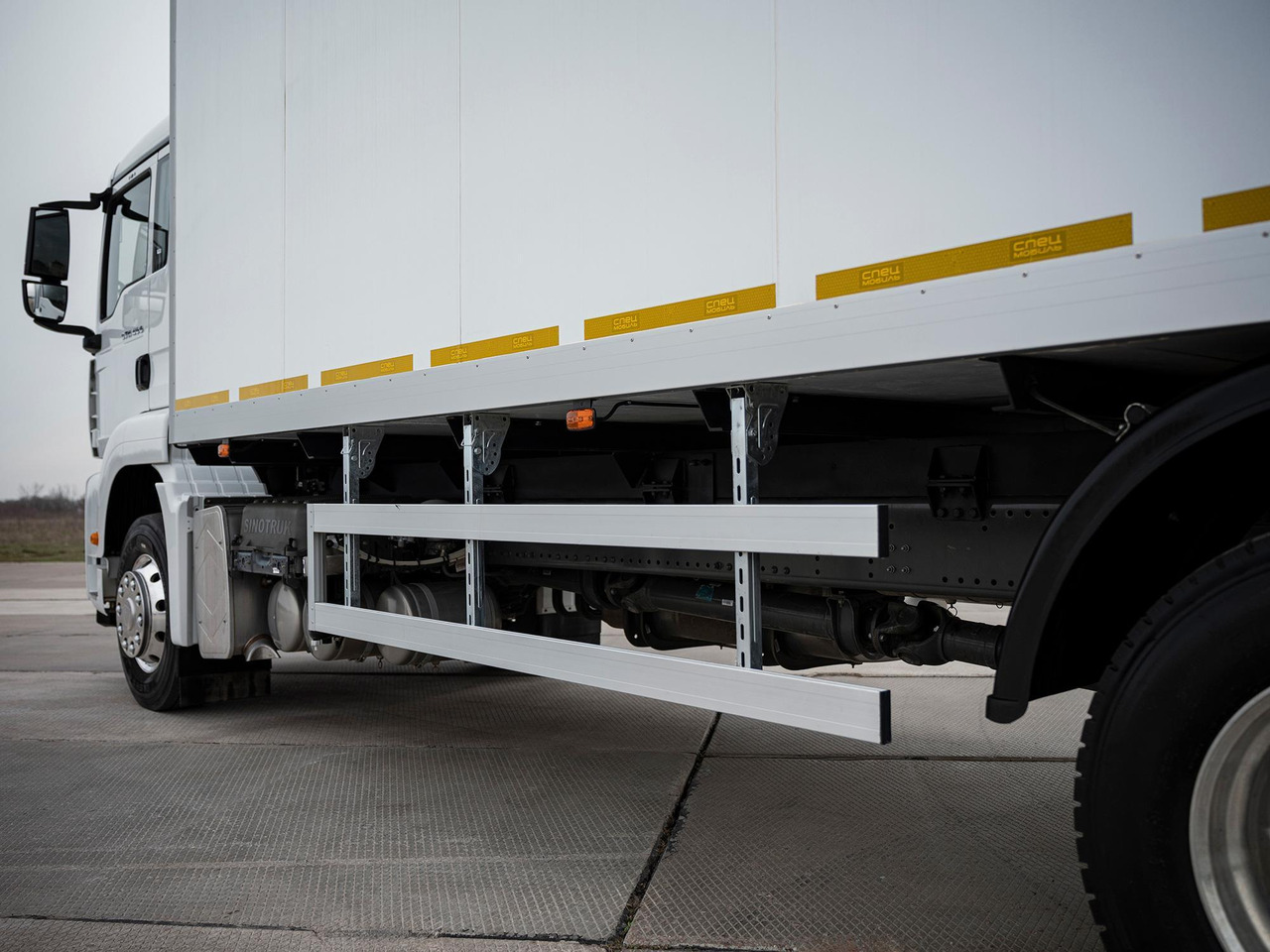 Изотермический фургон Спецмобиль на шасси SITRAK С7H 6x2 - Изотермический грузовик: фото 3 Изотермический фургон Спецмобиль на шасси SITRAK С7H 6x2 - Изотермический грузовик: фото 3