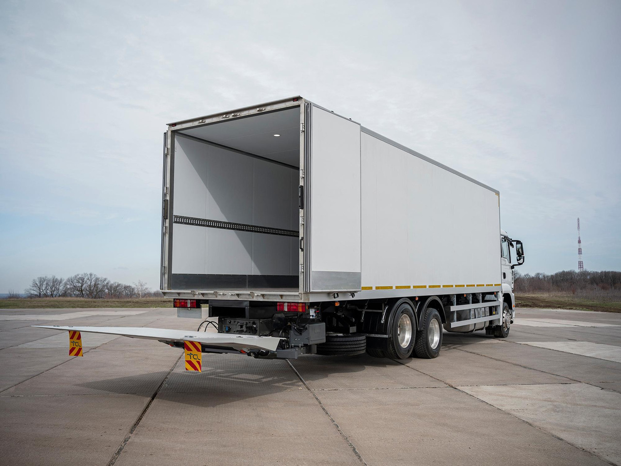 Изотермический фургон Спецмобиль на шасси SITRAK С7H 6x2 - Изотермический грузовик: фото 4 Изотермический фургон Спецмобиль на шасси SITRAK С7H 6x2 - Изотермический грузовик: фото 4