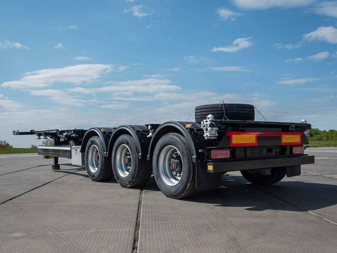 Контейнеровоз универсал - Полуприцеп контейнеровоз (BDF, сменный кузов): фото 2 Контейнеровоз универсал - Полуприцеп контейнеровоз (BDF, сменный кузов): фото 2