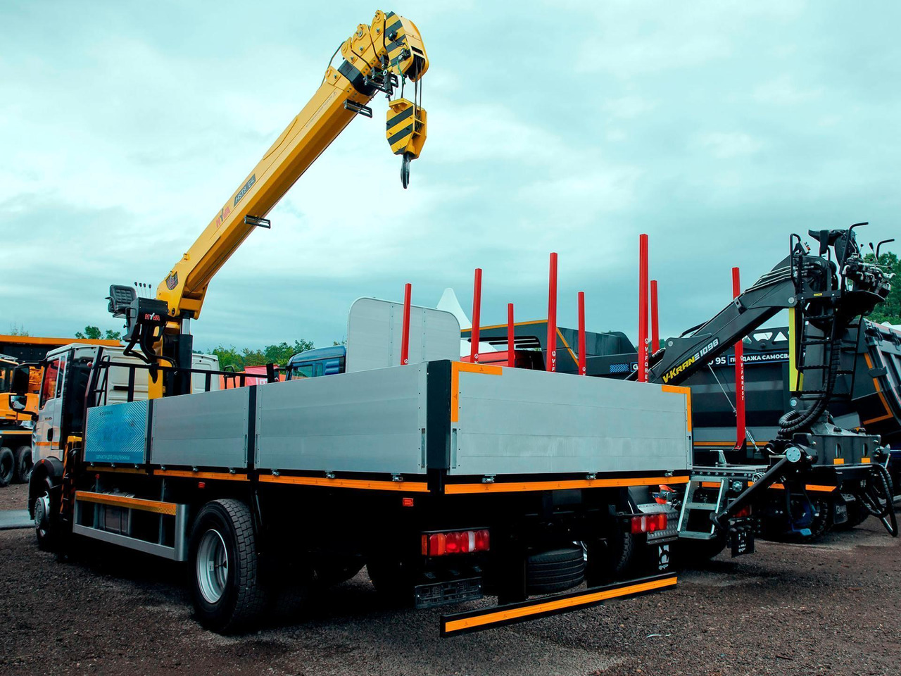 Краноманипуляторная установка HYVA на шасси HOWO T5G 4x2 8 тонн - Автоманипулятор: фото 2 Краноманипуляторная установка HYVA на шасси HOWO T5G 4x2 8 тонн - Автоманипулятор: фото 2
