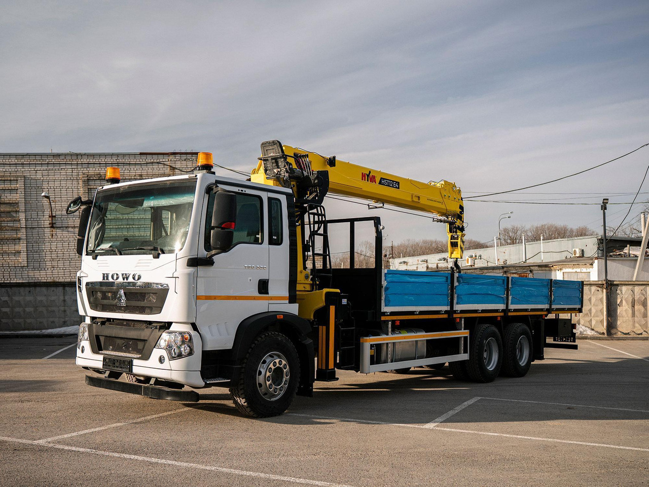 Краноманипуляторная установка HYVA на шасси HOWO T5G 6x4 12 тонн - Автоманипулятор: фото 1 Краноманипуляторная установка HYVA на шасси HOWO T5G 6x4 12 тонн - Автоманипулятор: фото 1