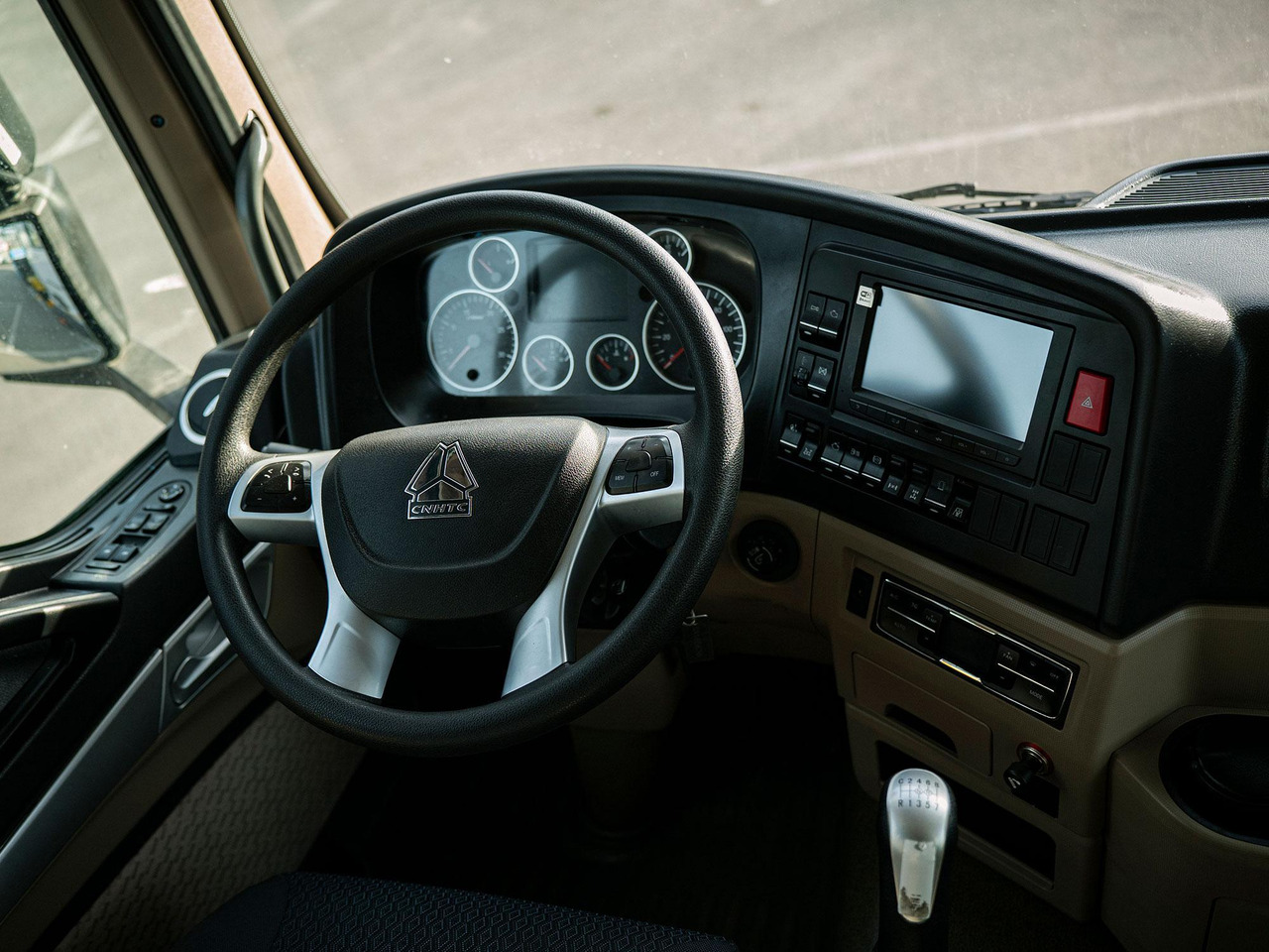 Новый Автоманипулятор Краноманипуляторная установка HYVA на шасси HOWO T5G 6x4 12 тонн: фото 8 Новый Автоманипулятор Краноманипуляторная установка HYVA на шасси HOWO T5G 6x4 12 тонн: фото 8