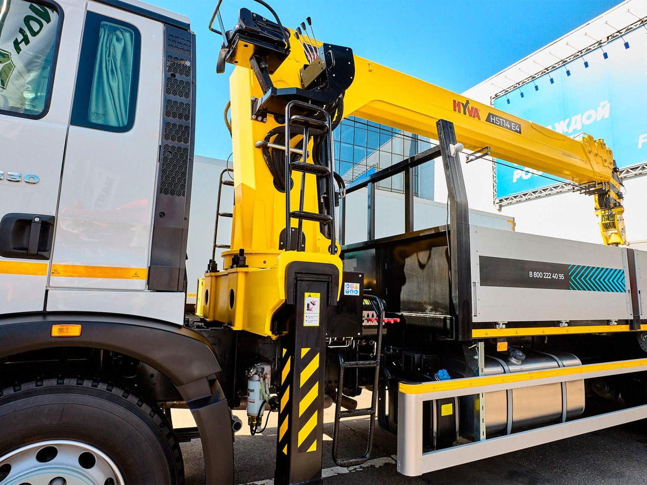 Краноманипуляторная установка HYVA на шасси HOWO T5G 6x4 14 тонн - Автоманипулятор: фото 3 Краноманипуляторная установка HYVA на шасси HOWO T5G 6x4 14 тонн - Автоманипулятор: фото 3