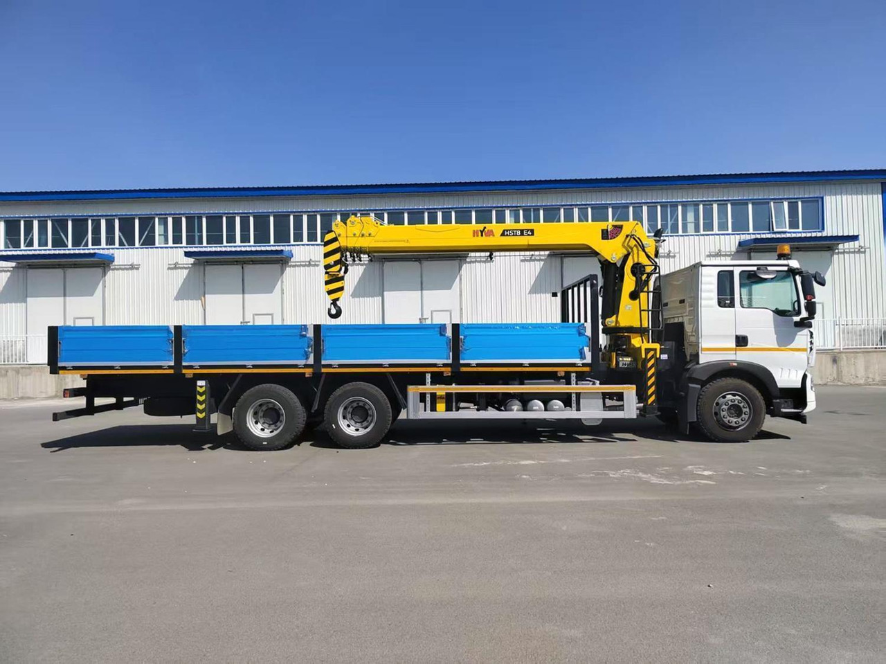 Краноманипуляторная установка HYVA на шасси HOWO T5G 6x4 8 тонн - Автоманипулятор: фото 3 Краноманипуляторная установка HYVA на шасси HOWO T5G 6x4 8 тонн - Автоманипулятор: фото 3