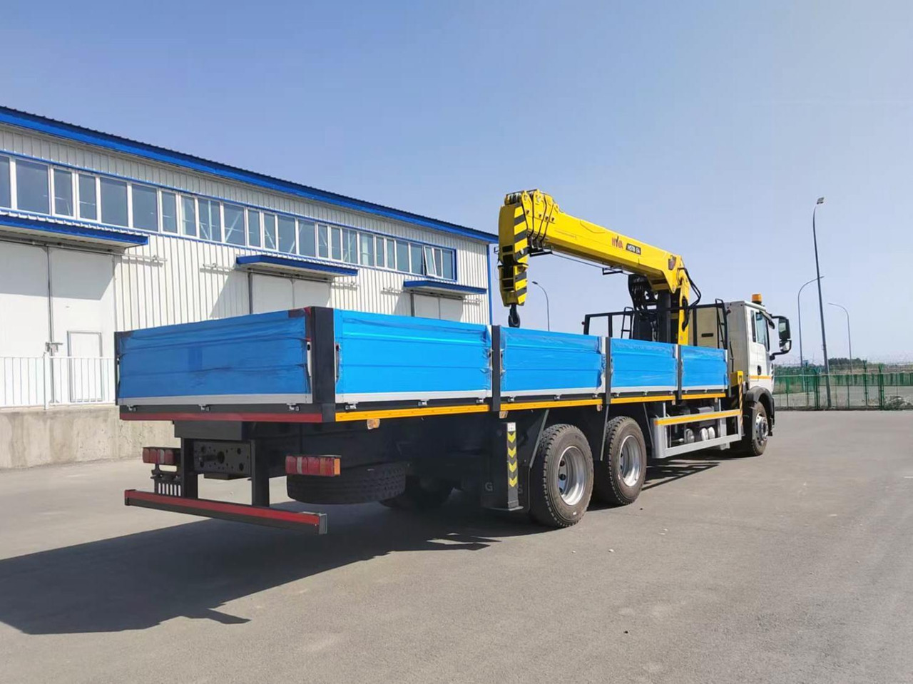 Краноманипуляторная установка HYVA на шасси HOWO T5G 6x4 8 тонн - Автоманипулятор: фото 2 Краноманипуляторная установка HYVA на шасси HOWO T5G 6x4 8 тонн - Автоманипулятор: фото 2