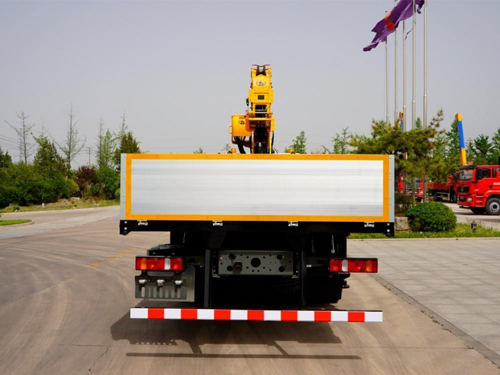 Краноманипуляторная установка Junton на шасси HOWO T5G 6x4 8 тонн - Автоманипулятор: фото 3 Краноманипуляторная установка Junton на шасси HOWO T5G 6x4 8 тонн - Автоманипулятор: фото 3