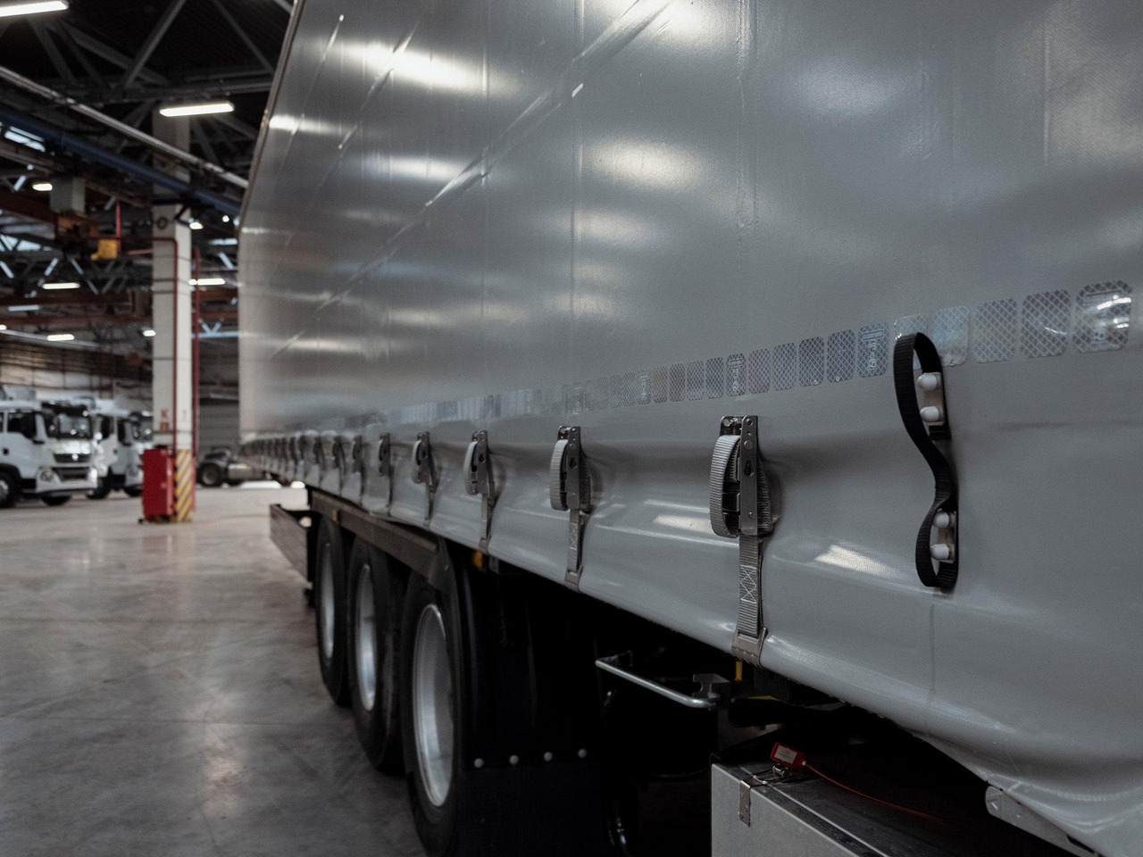 Полуприцеп шторный тентованный 90 куб. м, 13,6 м - Тентованный полуприцеп: фото 2 Полуприцеп шторный тентованный 90 куб. м, 13,6 м - Тентованный полуприцеп: фото 2