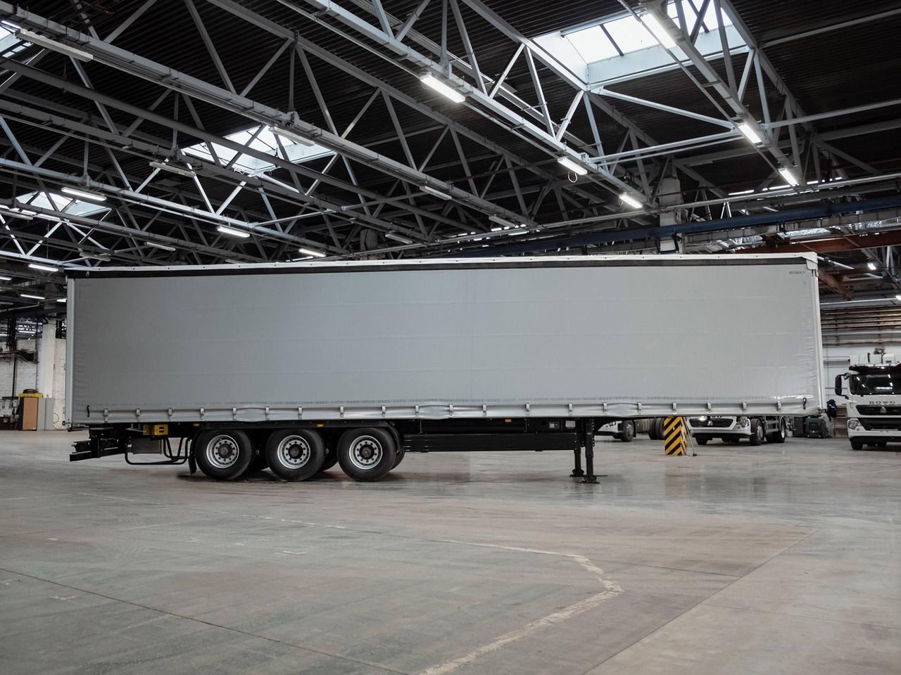 Полуприцеп шторный тентованный 90 куб. м, 13,6 м - Тентованный полуприцеп: фото 3 Полуприцеп шторный тентованный 90 куб. м, 13,6 м - Тентованный полуприцеп: фото 3