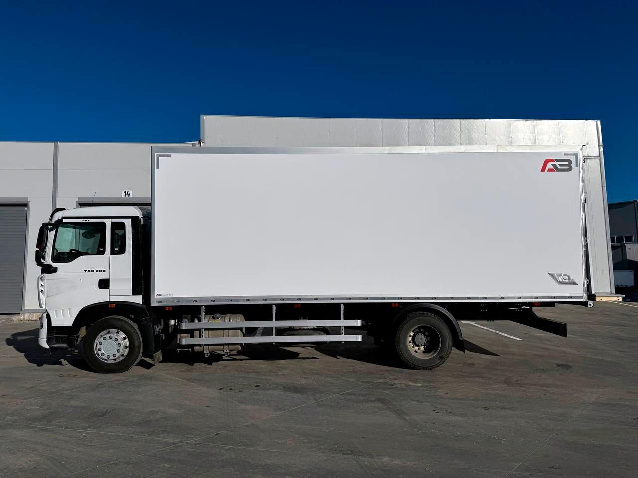 Рефрижераторный фургон Альфаван на шасси HOWO T5G 4x2 МКПП 8400 - Рефрижератор: фото 2 Рефрижераторный фургон Альфаван на шасси HOWO T5G 4x2 МКПП 8400 - Рефрижератор: фото 2