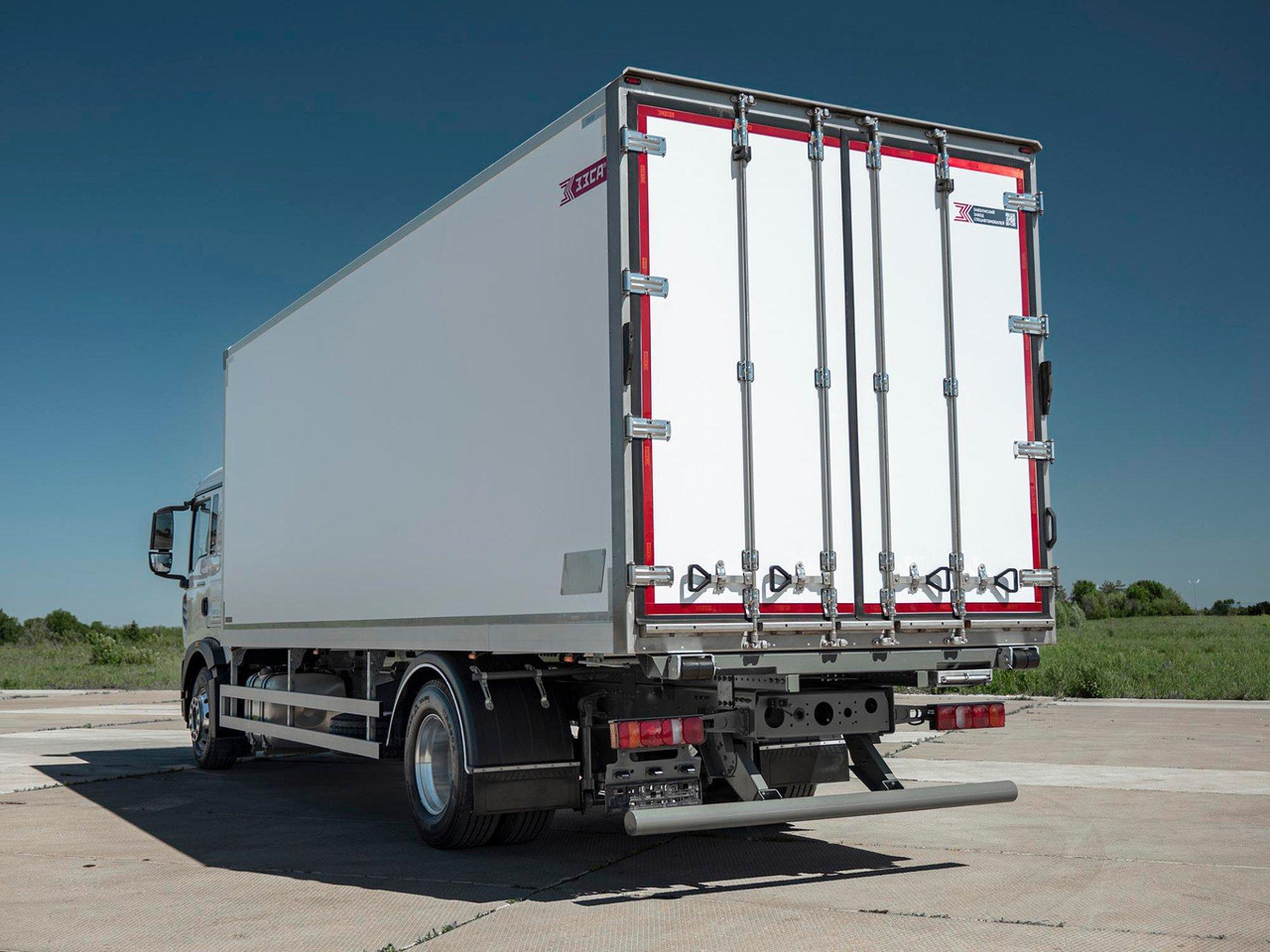 Рефрижераторный фургон ЗЗСА на шасси HOWO T5G 4x2 АКПП+КОМ 7500 - Рефрижератор: фото 4 Рефрижераторный фургон ЗЗСА на шасси HOWO T5G 4x2 АКПП+КОМ 7500 - Рефрижератор: фото 4