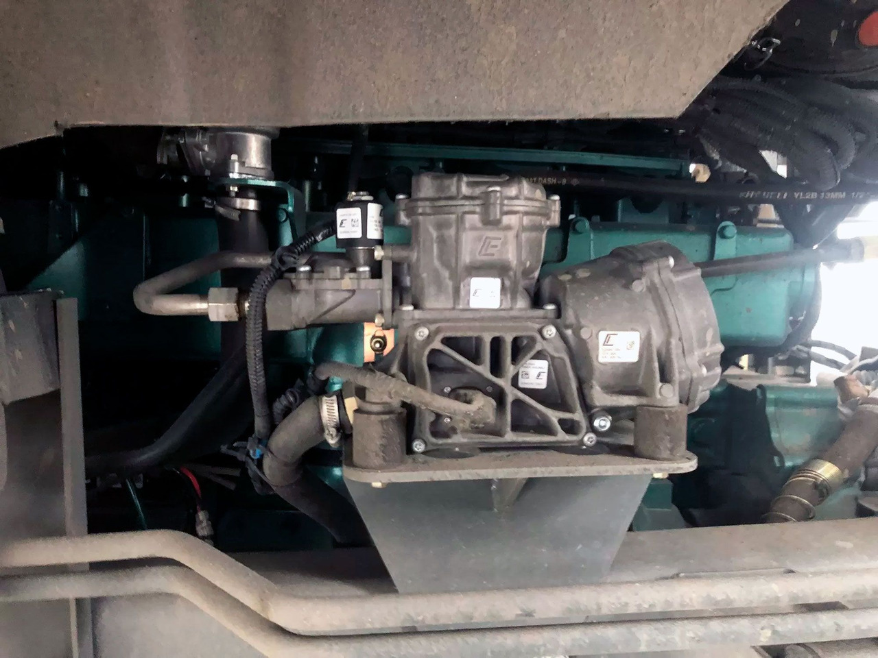 САМОСВАЛ HOWO HW76 8x4 CNG 26,2 куб.м 380 МКПП - Самосвал: фото 4 САМОСВАЛ HOWO HW76 8x4 CNG 26,2 куб.м 380 МКПП - Самосвал: фото 4