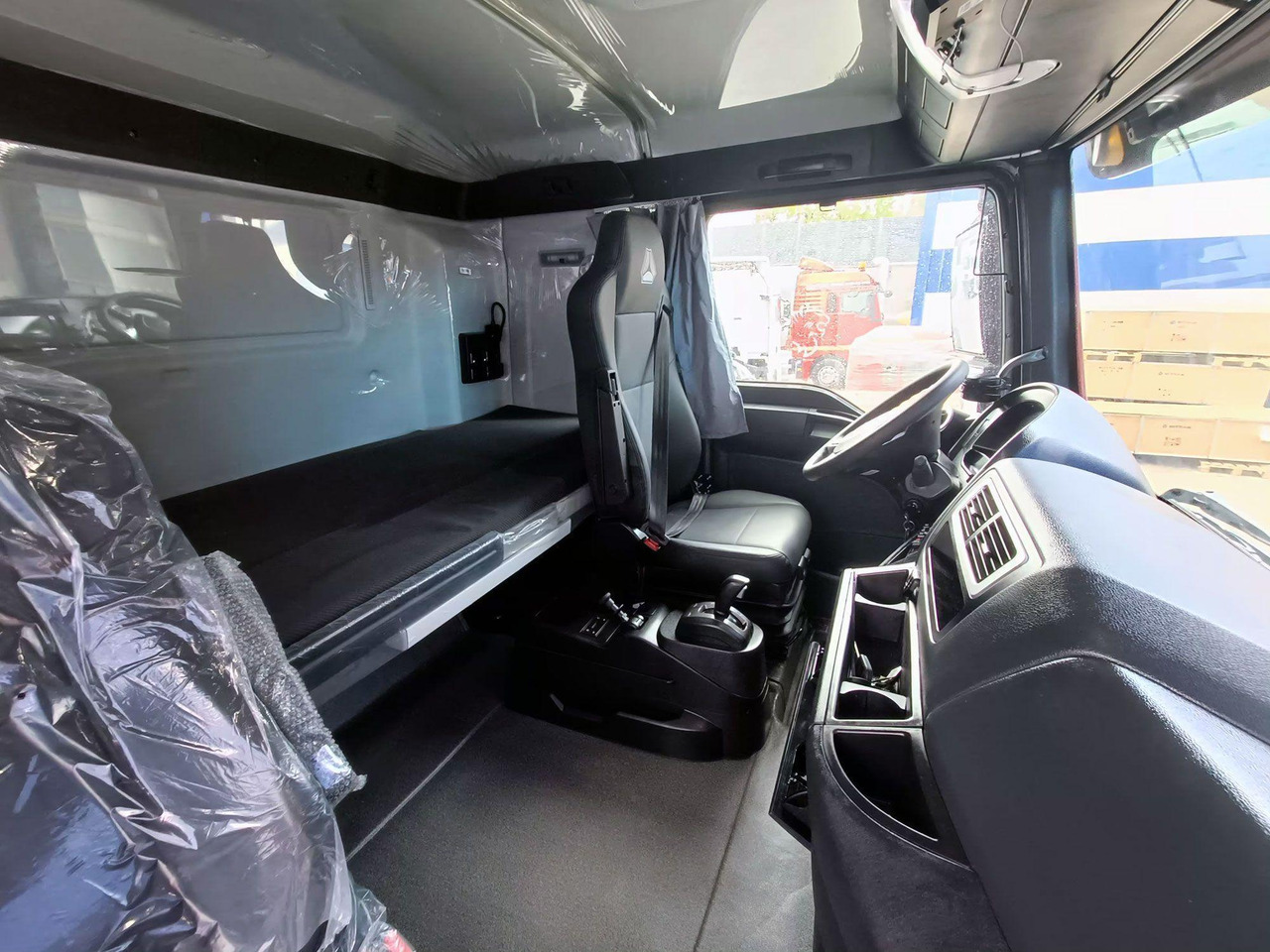 Самосвал САМОСВАЛ SITRAK C7H 8x4 25 куб.м 540 АКПП+РЕТ, R24, козырек над всей кабиной: фото 9 Самосвал САМОСВАЛ SITRAK C7H 8x4 25 куб.м 540 АКПП+РЕТ, R24, козырек над всей кабиной: фото 9