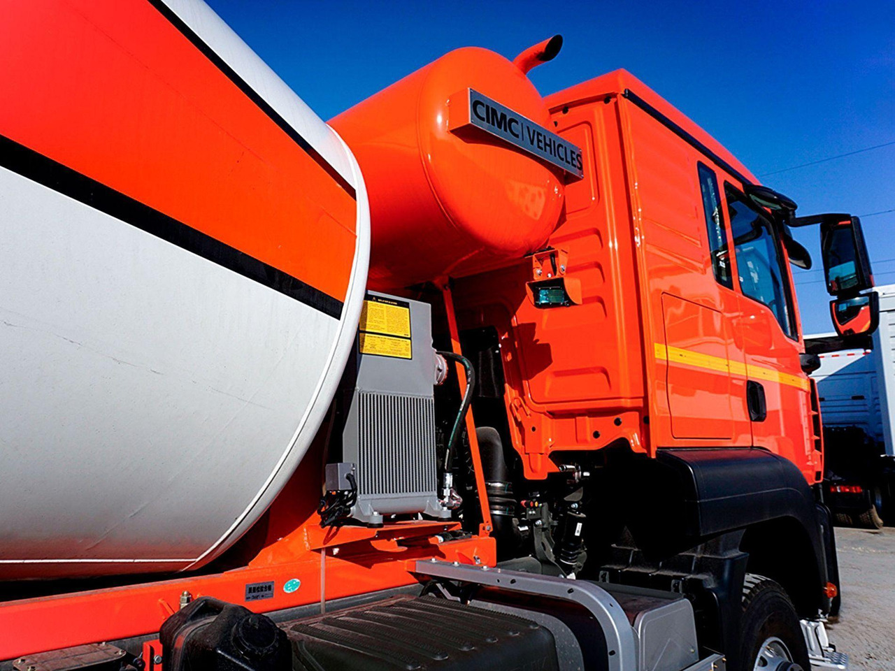 SITRAK АВТОБЕТОНОСМЕСИТЕЛЬ SITRAK 6x4 10 куб.м - Автобетоносмеситель: фото 2 SITRAK АВТОБЕТОНОСМЕСИТЕЛЬ SITRAK 6x4 10 куб.м - Автобетоносмеситель: фото 2