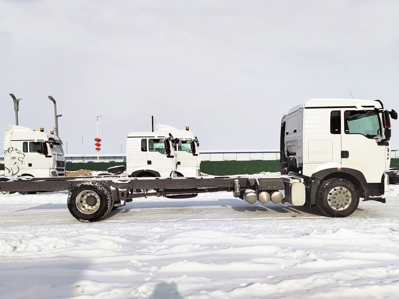 Шасси HOWO T5G 4x2 280 пневма, АКПП, 6200 - Грузовик-шасси: фото 2 Шасси HOWO T5G 4x2 280 пневма, АКПП, 6200 - Грузовик-шасси: фото 2