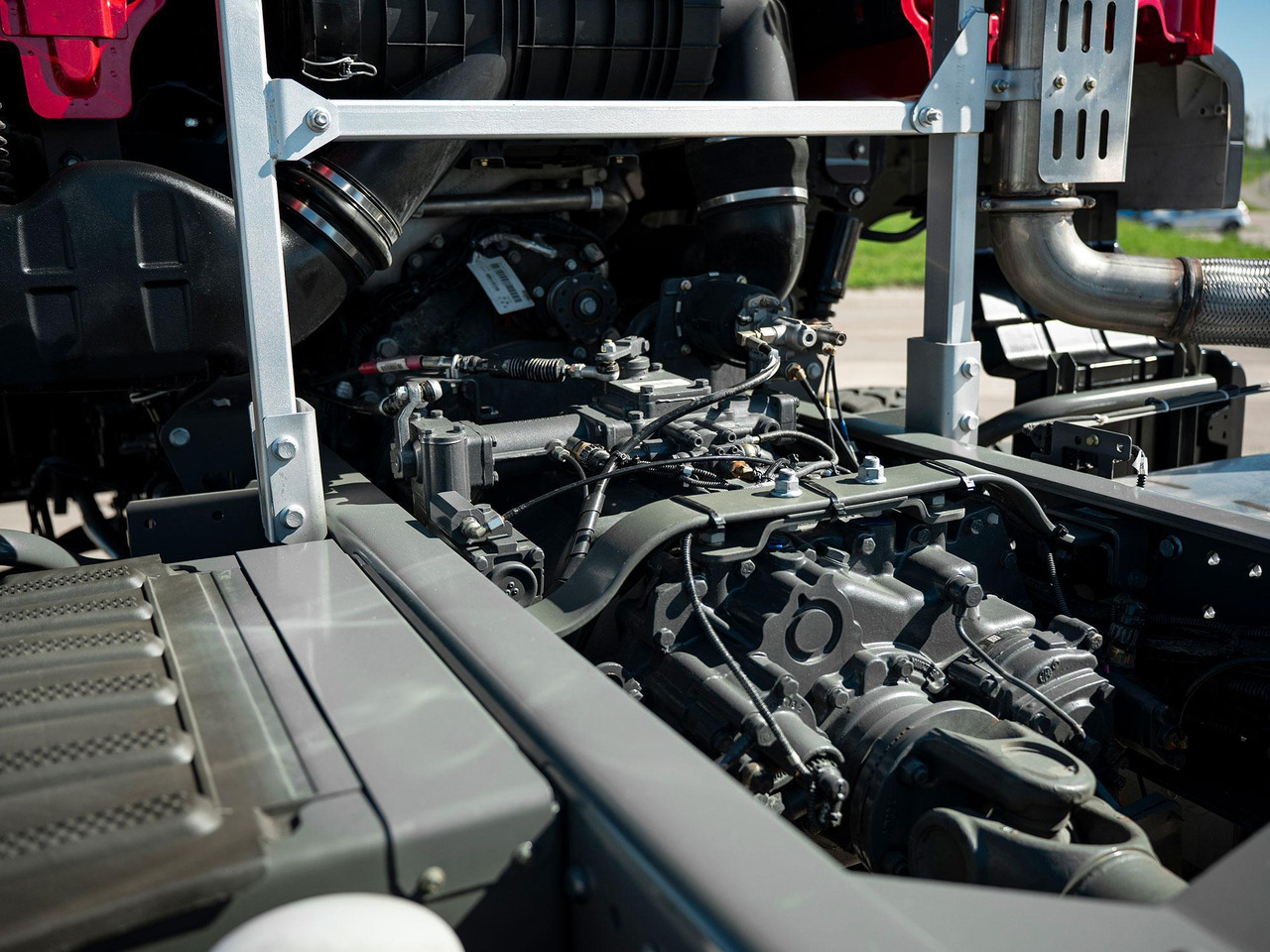 Шасси HOWO T5G 6х6 480 рессоры, МКПП+КОМ, 5200 - Грузовик-шасси: фото 4 Шасси HOWO T5G 6х6 480 рессоры, МКПП+КОМ, 5200 - Грузовик-шасси: фото 4