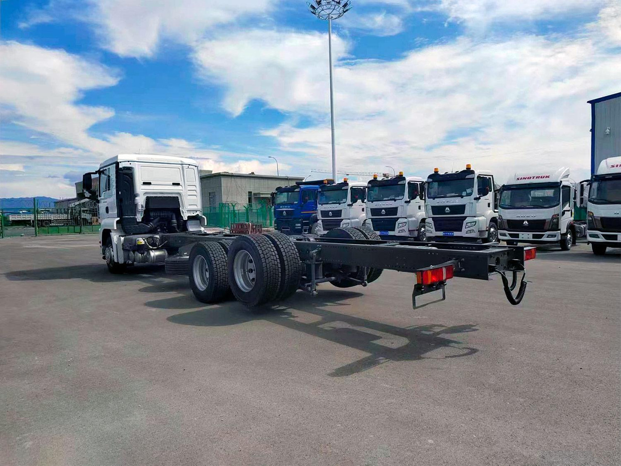 Шасси SITRAK C7H 6x2 400 пневма, АКПП+КОМ, G, 5500 - Грузовик-шасси: фото 5 Шасси SITRAK C7H 6x2 400 пневма, АКПП+КОМ, G, 5500 - Грузовик-шасси: фото 5