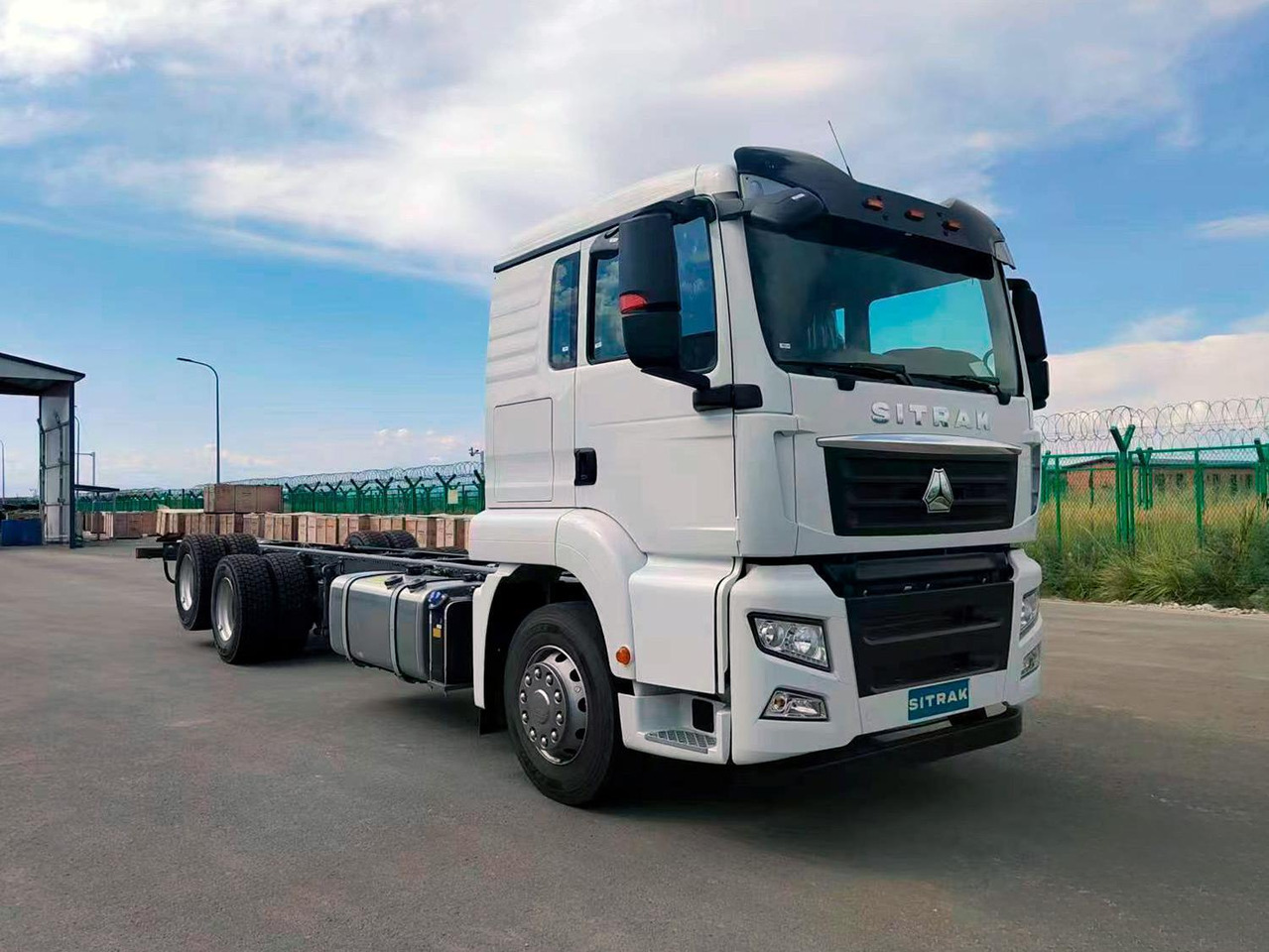 Шасси SITRAK C7H 6x2 400 пневма, АКПП+КОМ, G, 5500 - Грузовик-шасси: фото 1 Шасси SITRAK C7H 6x2 400 пневма, АКПП+КОМ, G, 5500 - Грузовик-шасси: фото 1