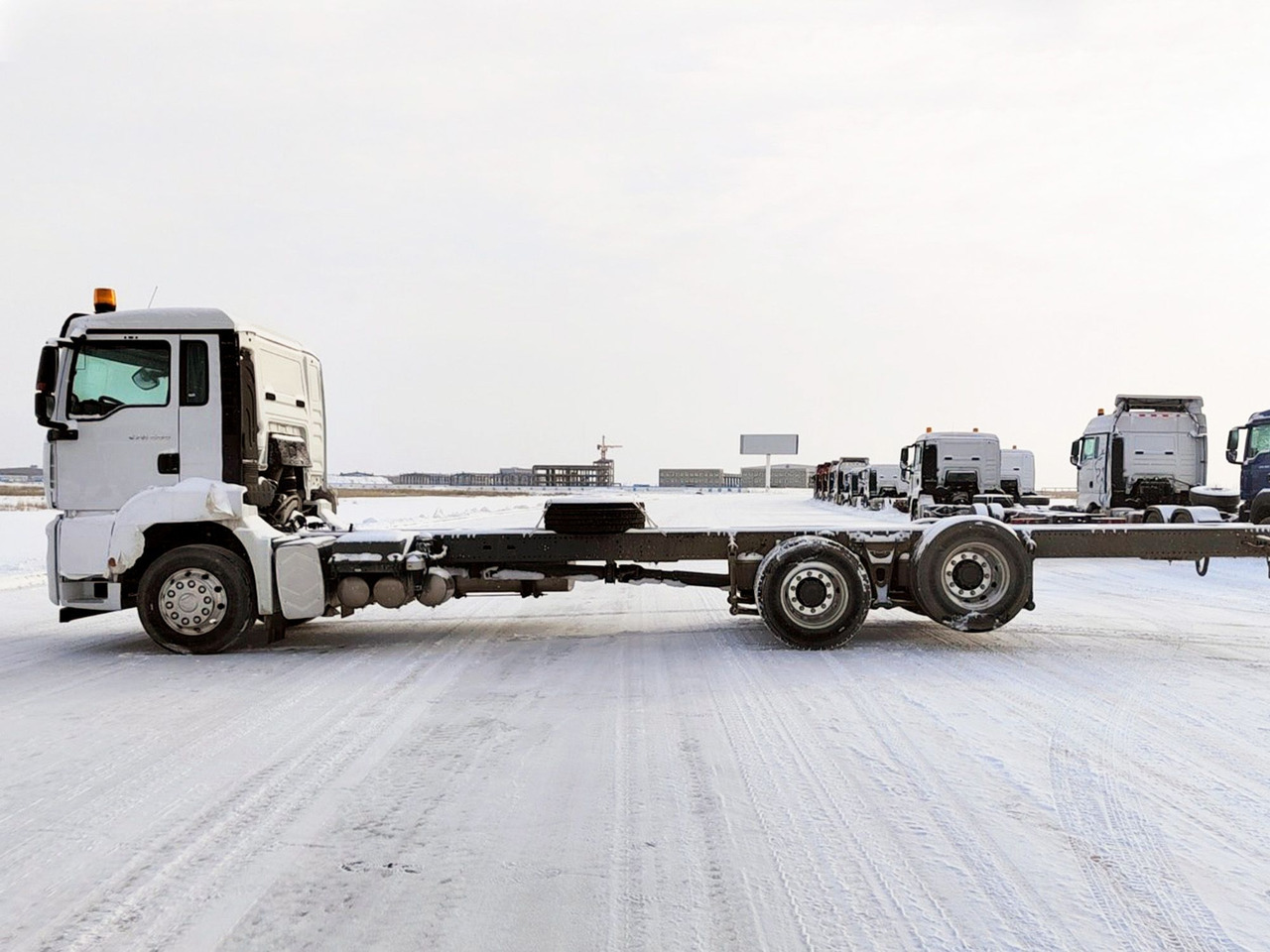 Шасси SITRAK C7H 6x2 400 пневма, АКПП+КОМ, M, 5500 - Грузовик-шасси: фото 3 Шасси SITRAK C7H 6x2 400 пневма, АКПП+КОМ, M, 5500 - Грузовик-шасси: фото 3