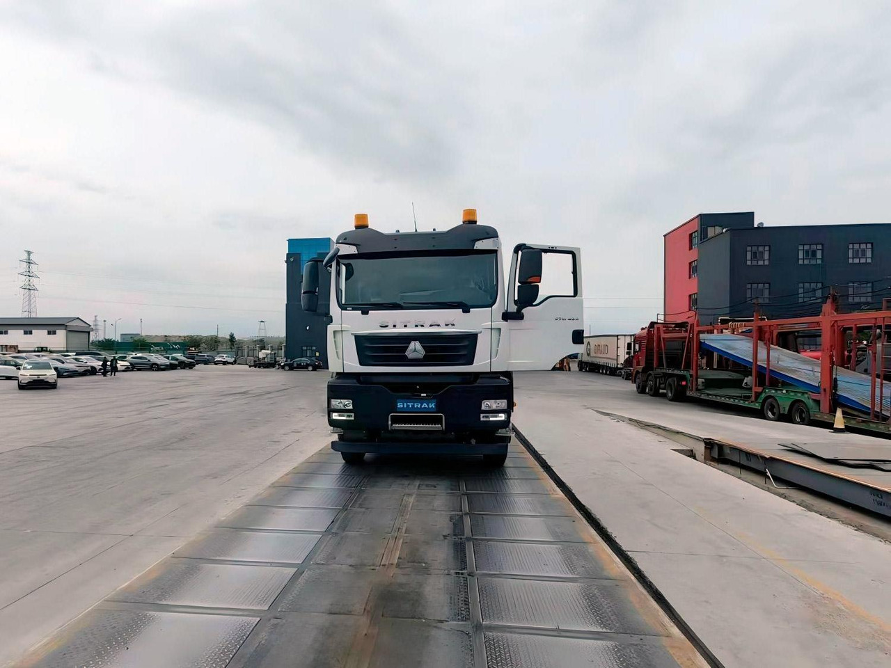 Шасси SITRAK C7H 6x4 440 рессоры, МКПП+КОМ, 3800 - Грузовик-шасси: фото 2 Шасси SITRAK C7H 6x4 440 рессоры, МКПП+КОМ, 3800 - Грузовик-шасси: фото 2