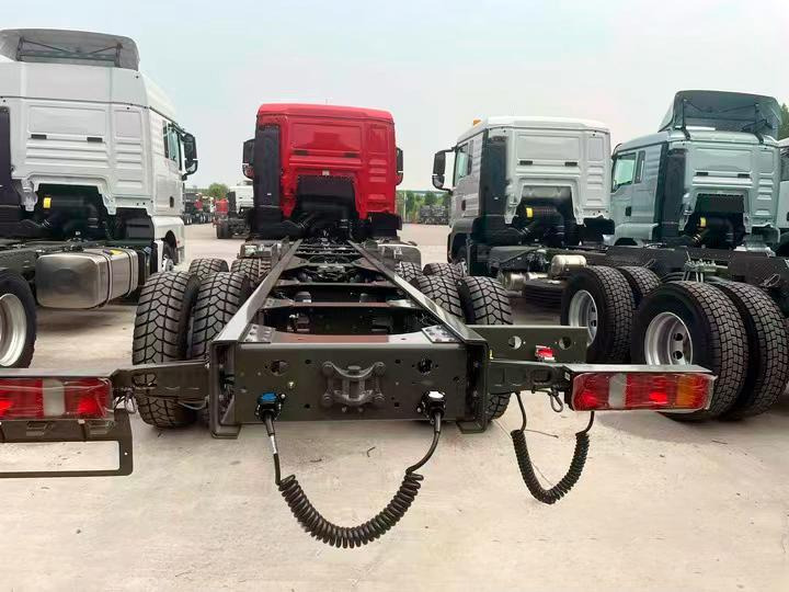 Шасси SITRAK C7H 6x4 440 рессоры, МКПП+КОМ, 4600 - Грузовик-шасси: фото 3 Шасси SITRAK C7H 6x4 440 рессоры, МКПП+КОМ, 4600 - Грузовик-шасси: фото 3